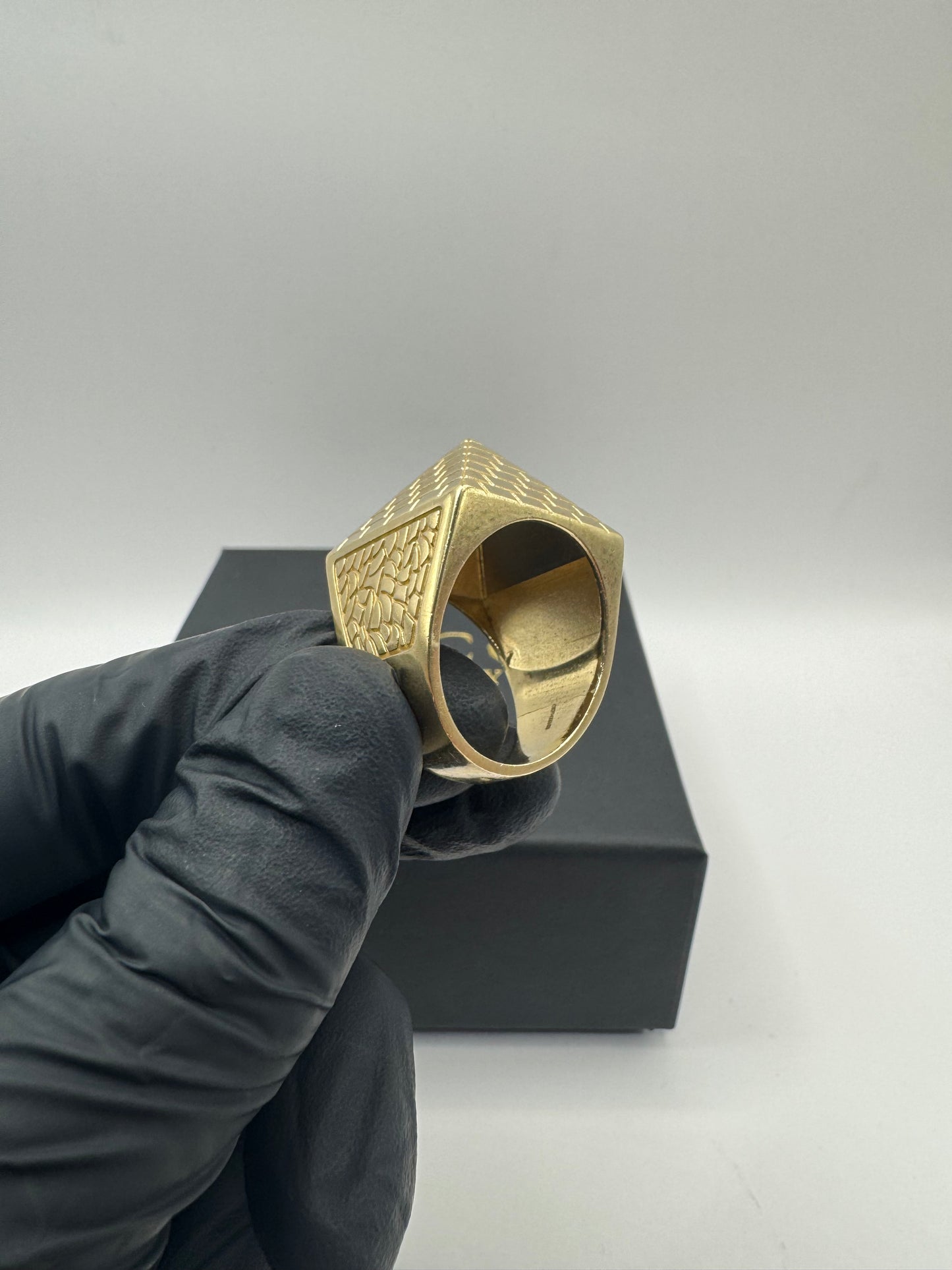 9ct Gold Pyramid Ring Size X-Y 26.45g