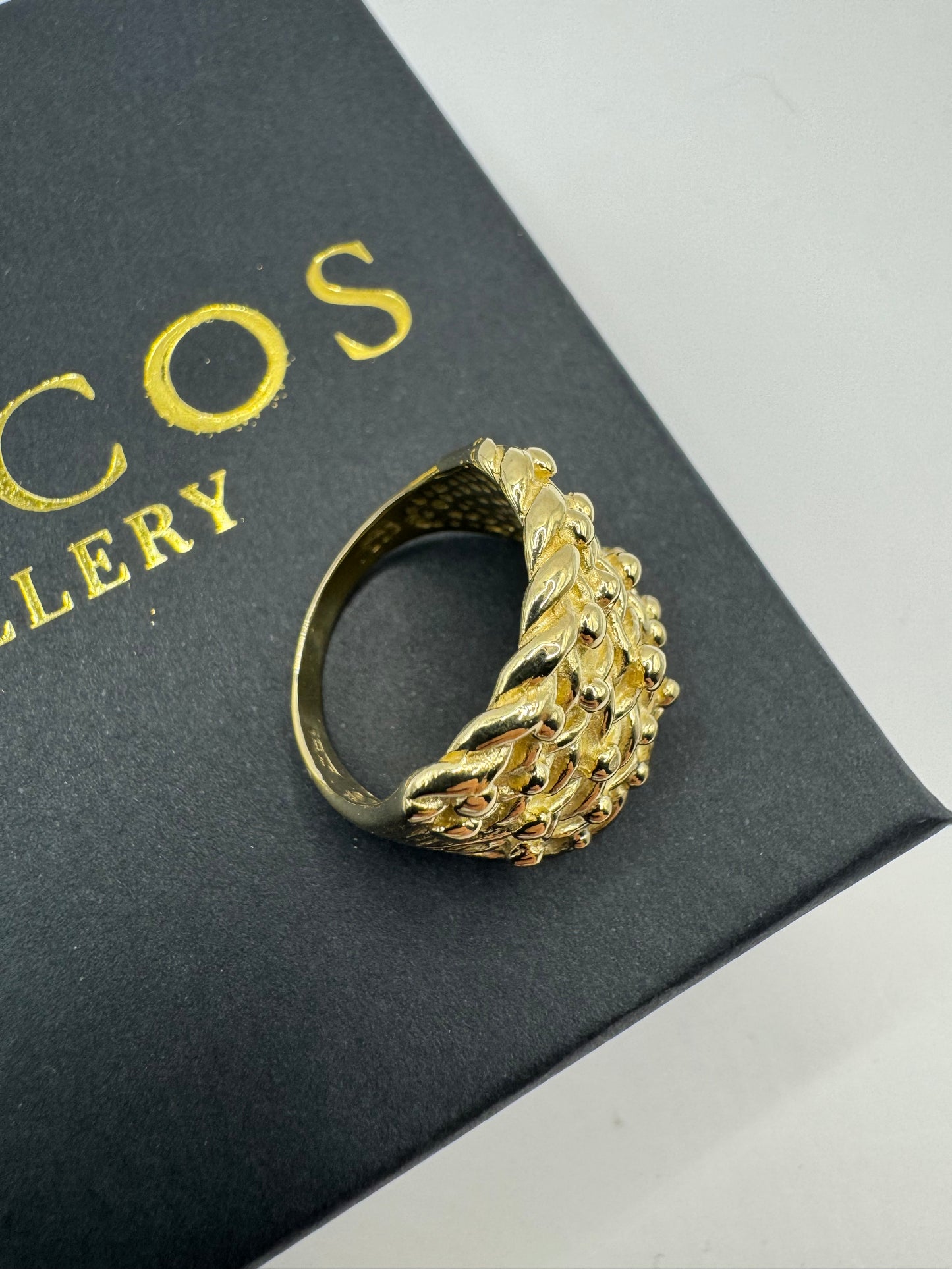 9ct Gold Keeper Ring Size S 11.28g