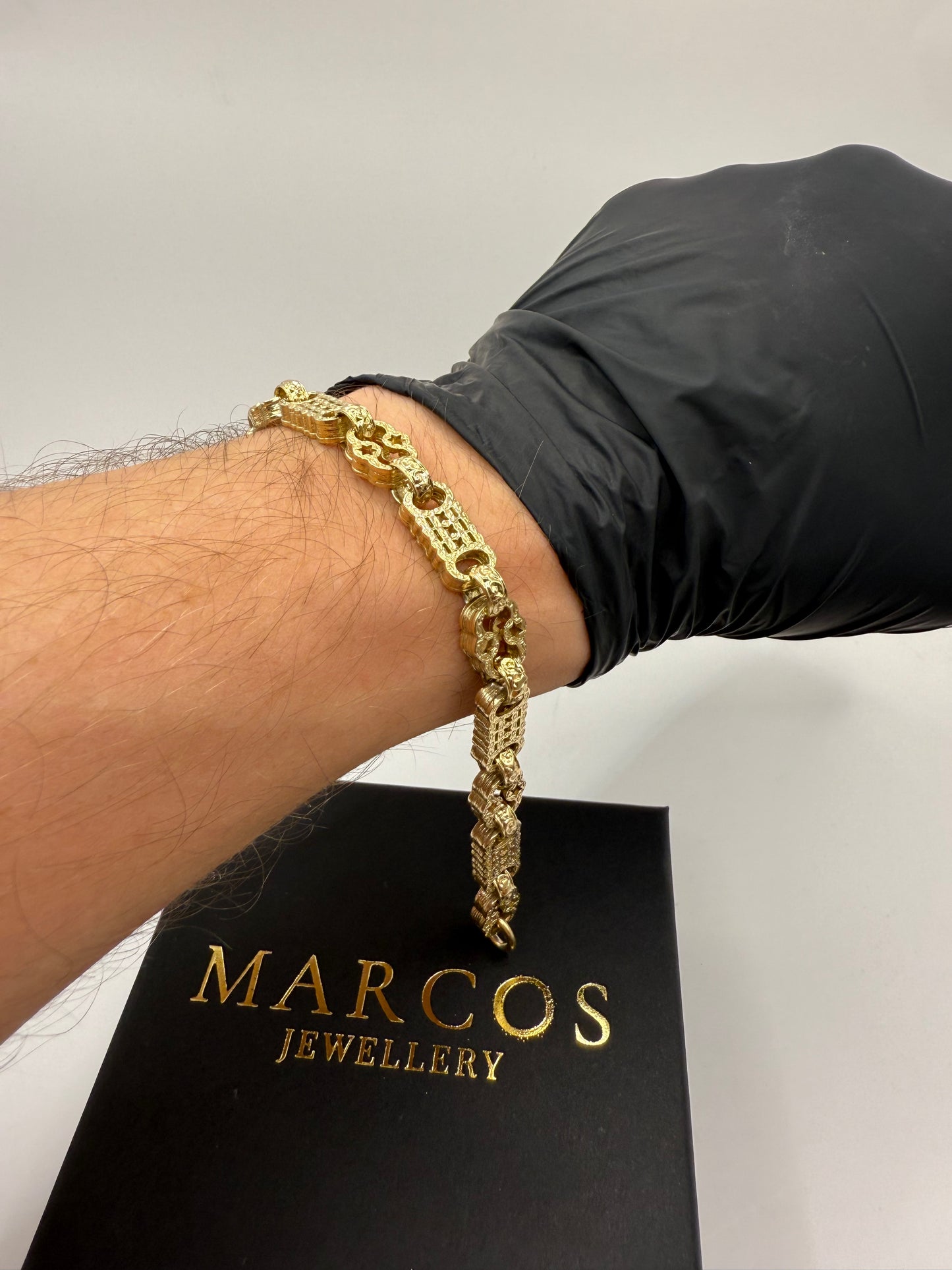 9ct Gold Stars Bars Bracelet 9.25" 9mm 28.2g