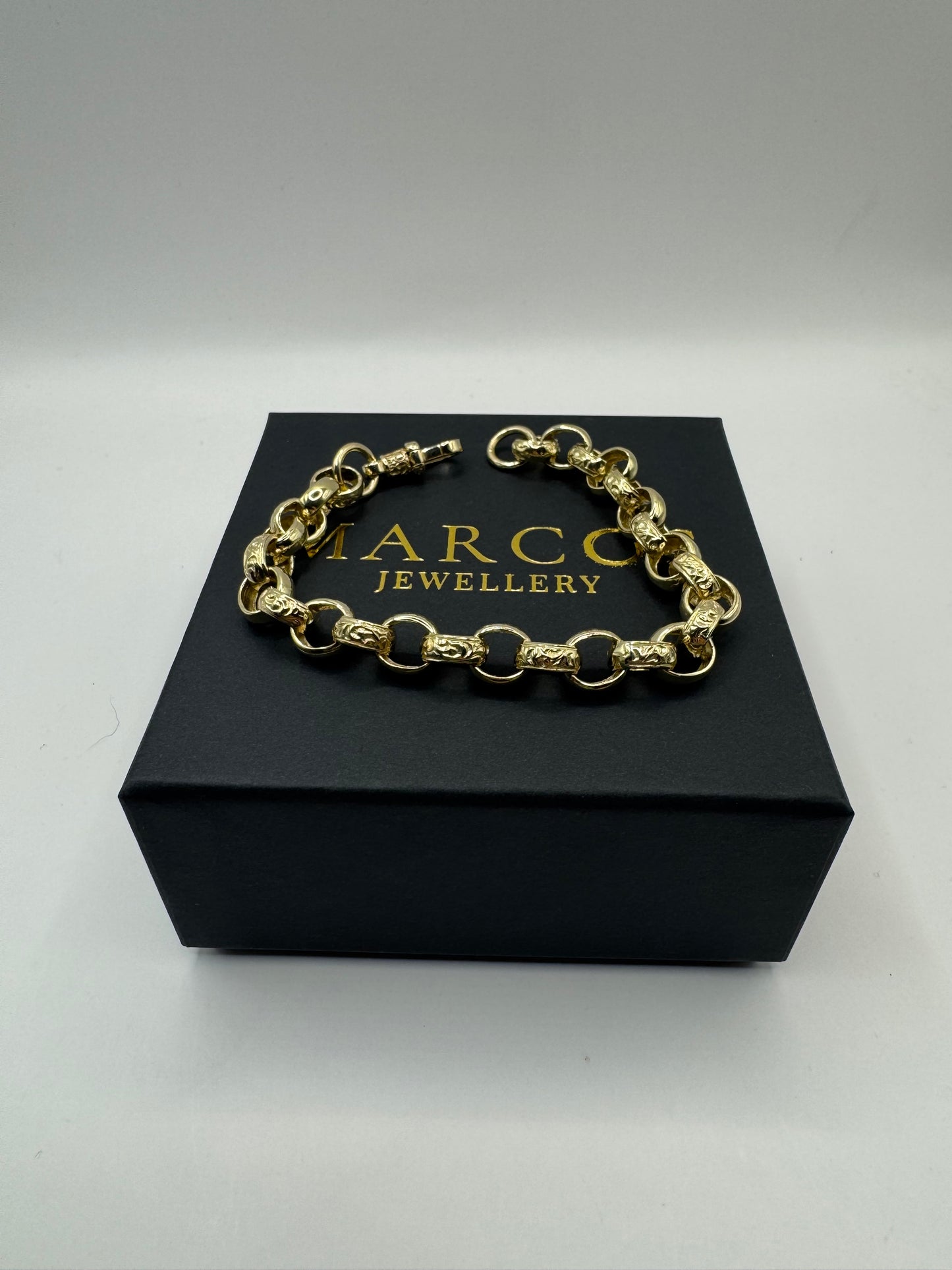 9ct Gold Oval Belcher Bracelet 9.1" 10mm 25g