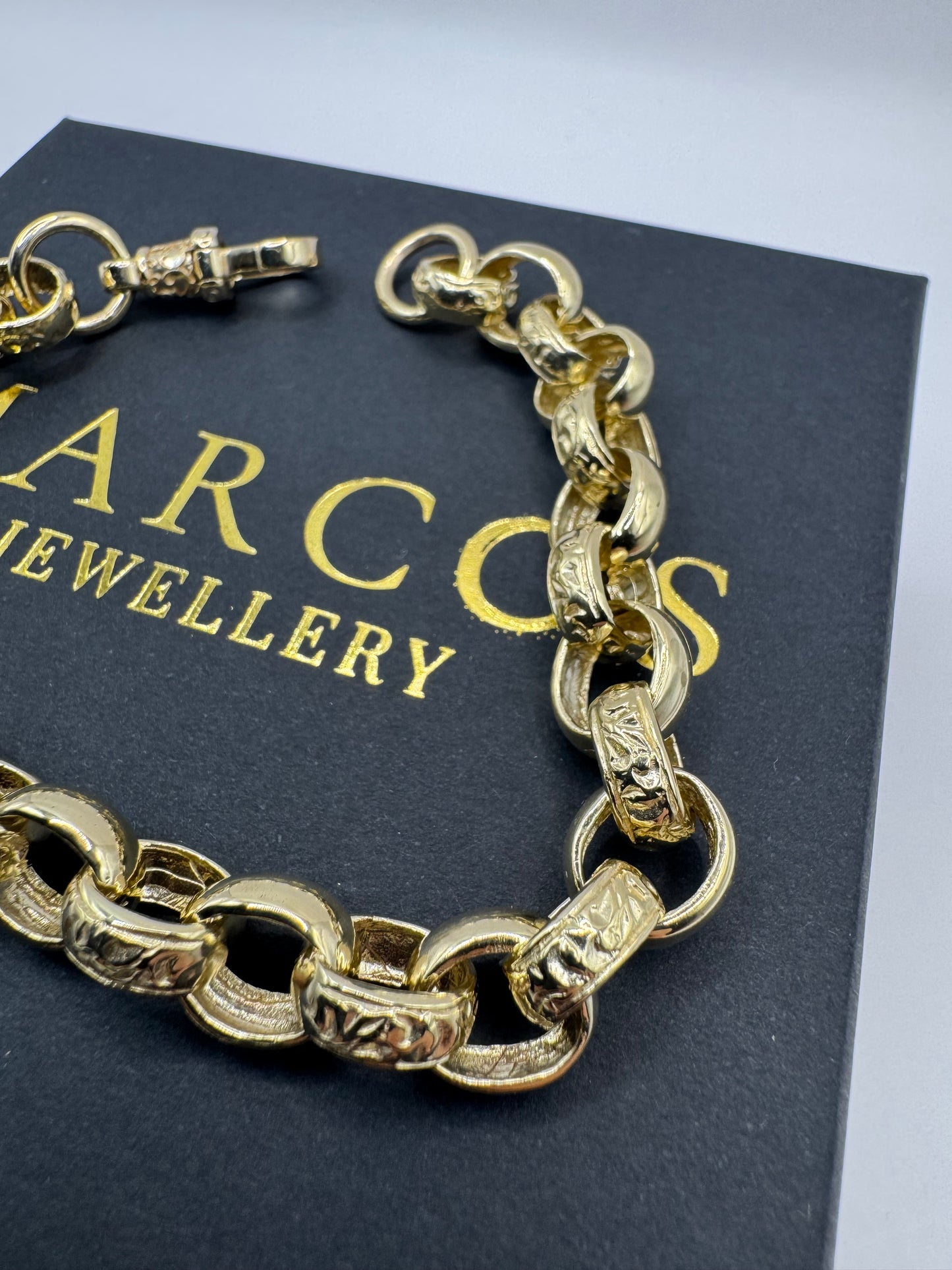 9ct Gold Oval Belcher Bracelet 9.1" 10mm 25g