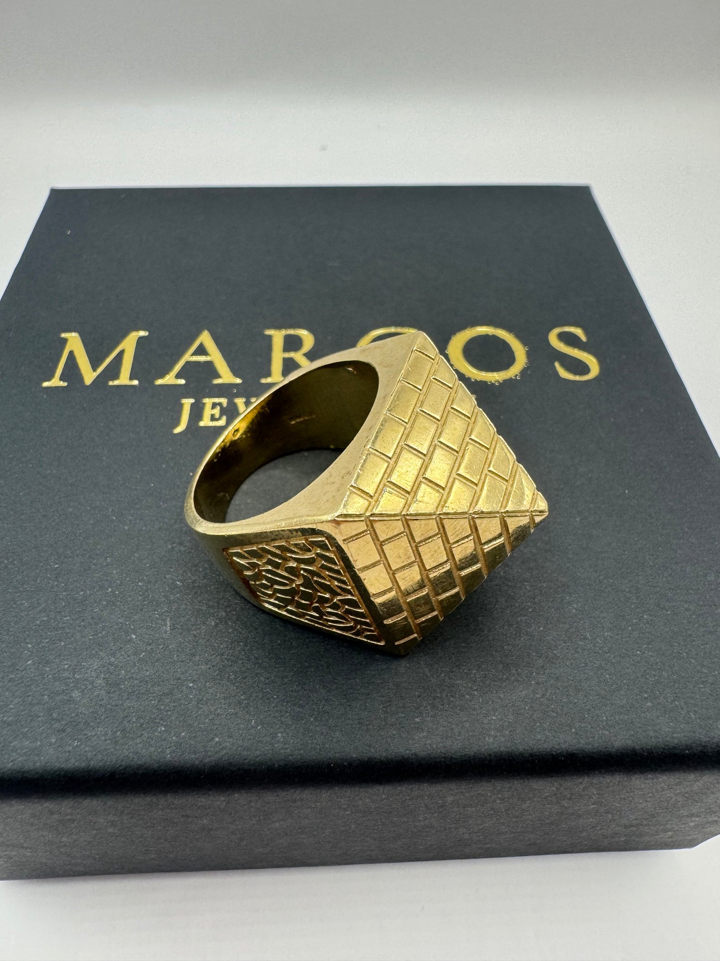9ct Gold Pyramid Ring Size X-Y 26.45g