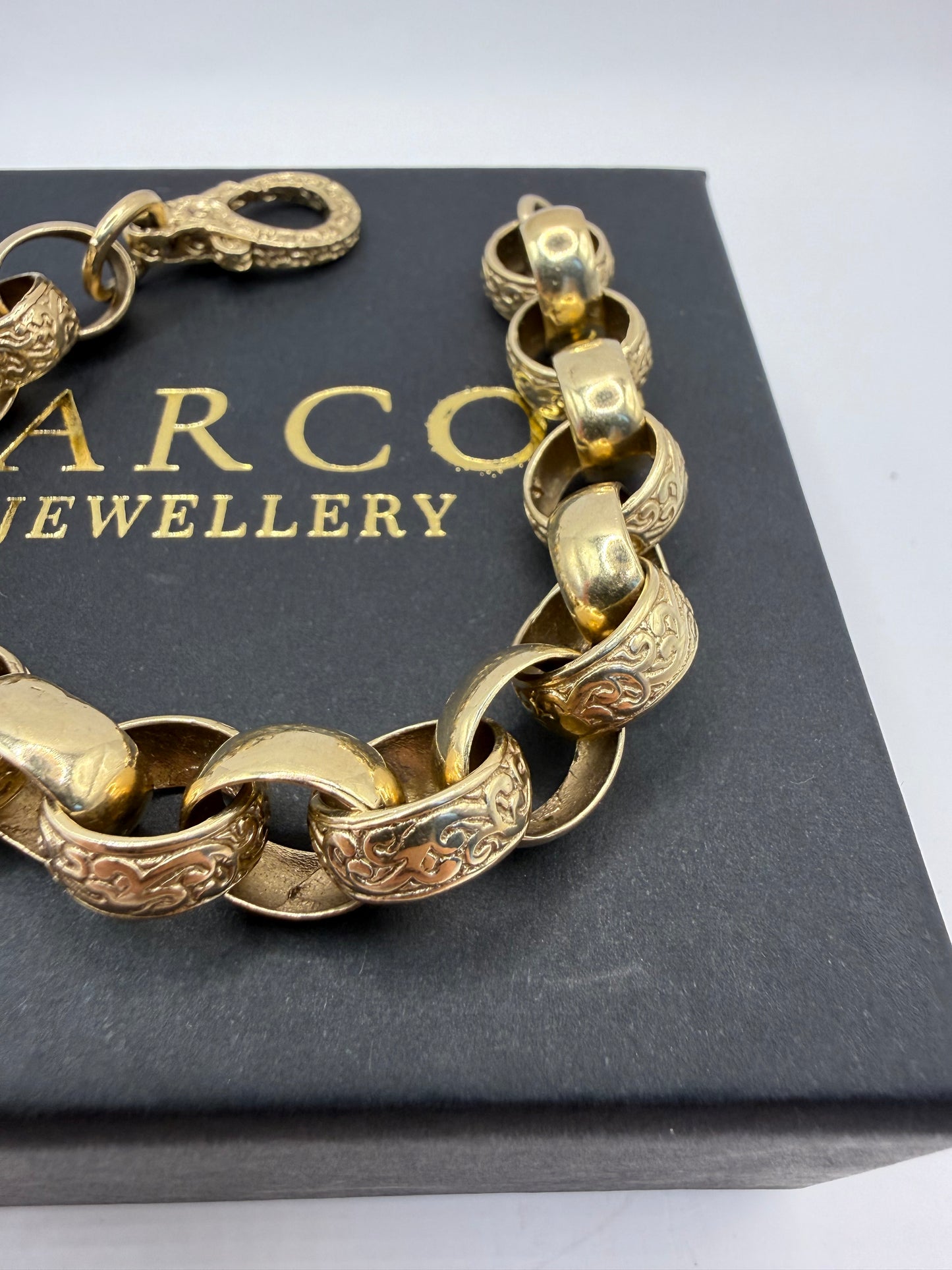 9ct Gold Oval Belcher Bracelet 9” 12-14mm 34g
