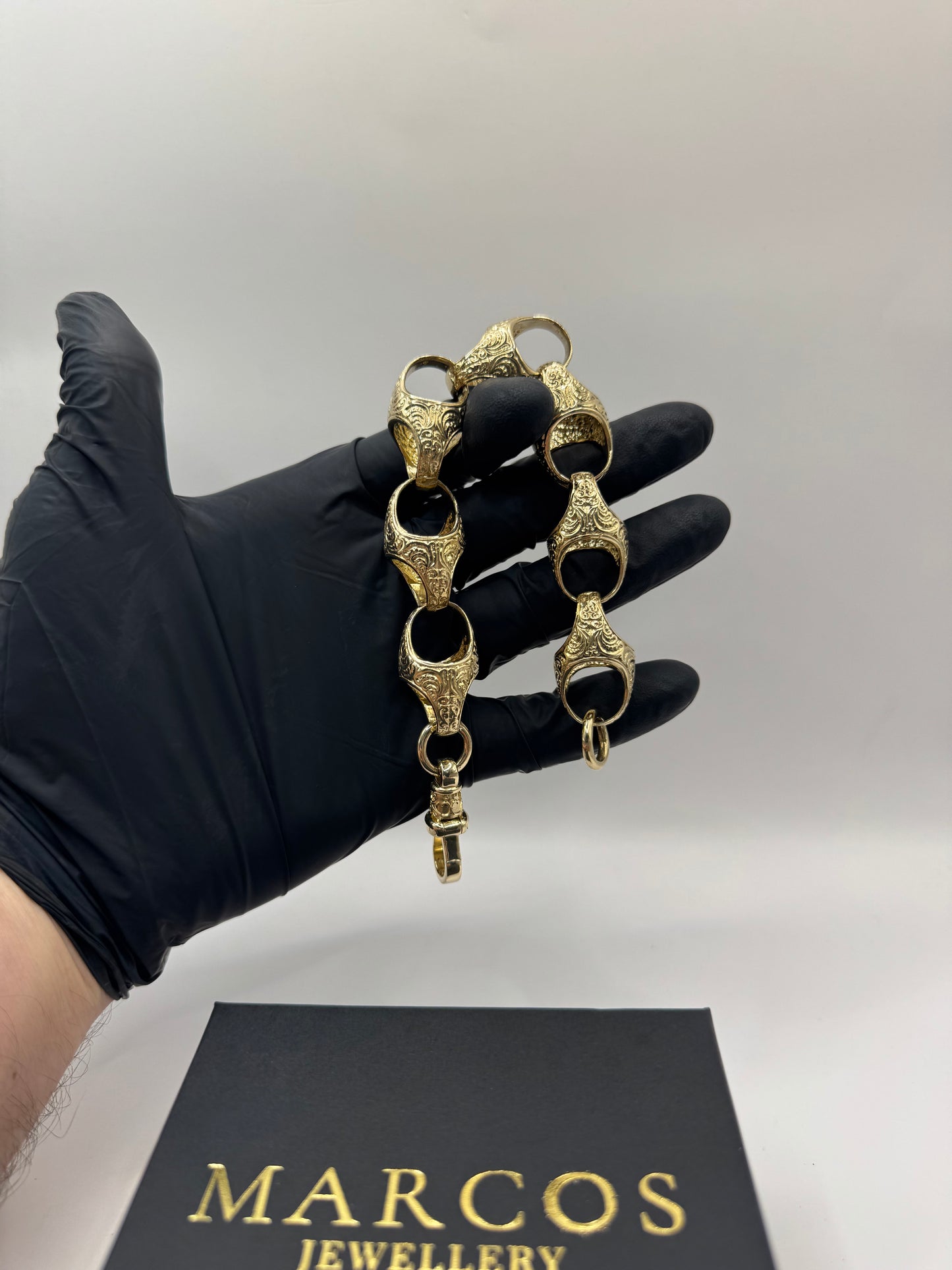 9ct Gold XL Acorn Bracelet 9.75" 19mm 94.48g