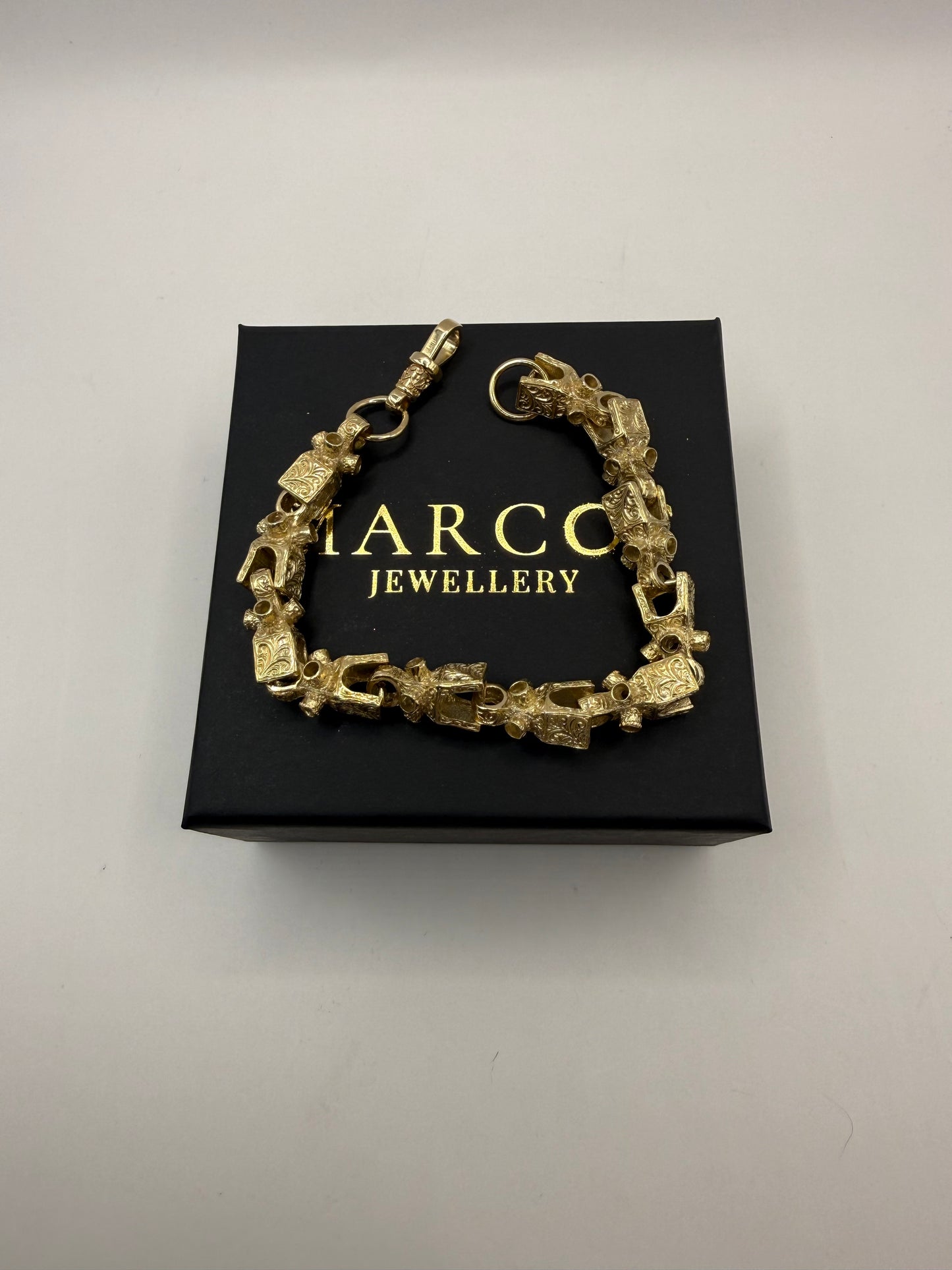9ct Gold Lego Bracelet 9.5" 12mm 46g