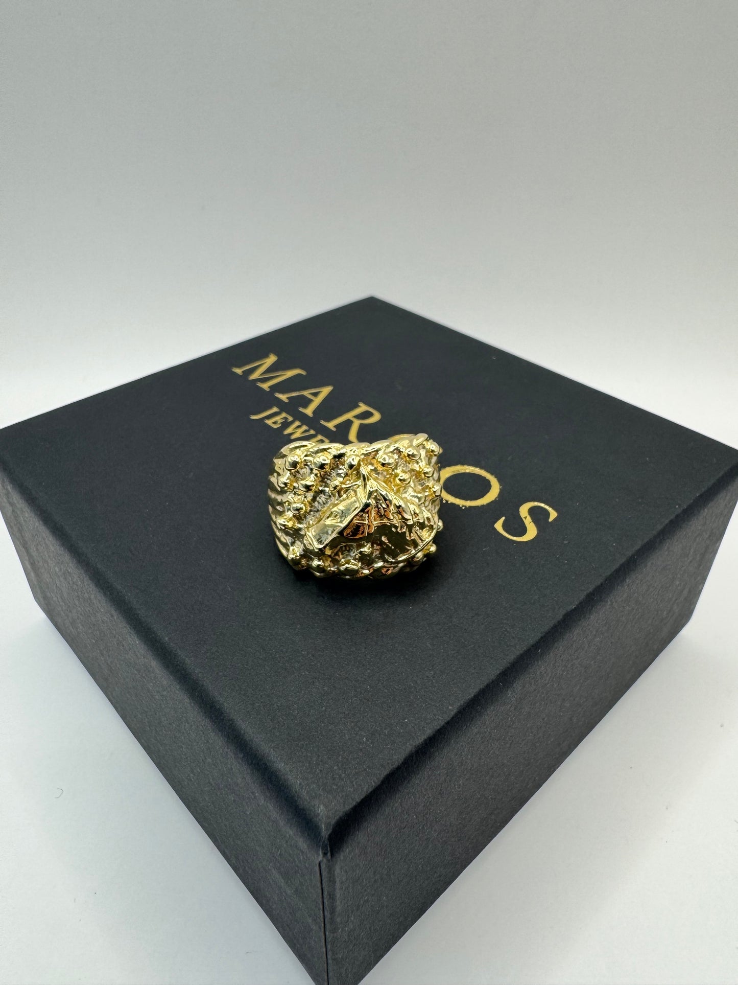 9ct Gold Keeper X Horse Face Ring Size Y 16g