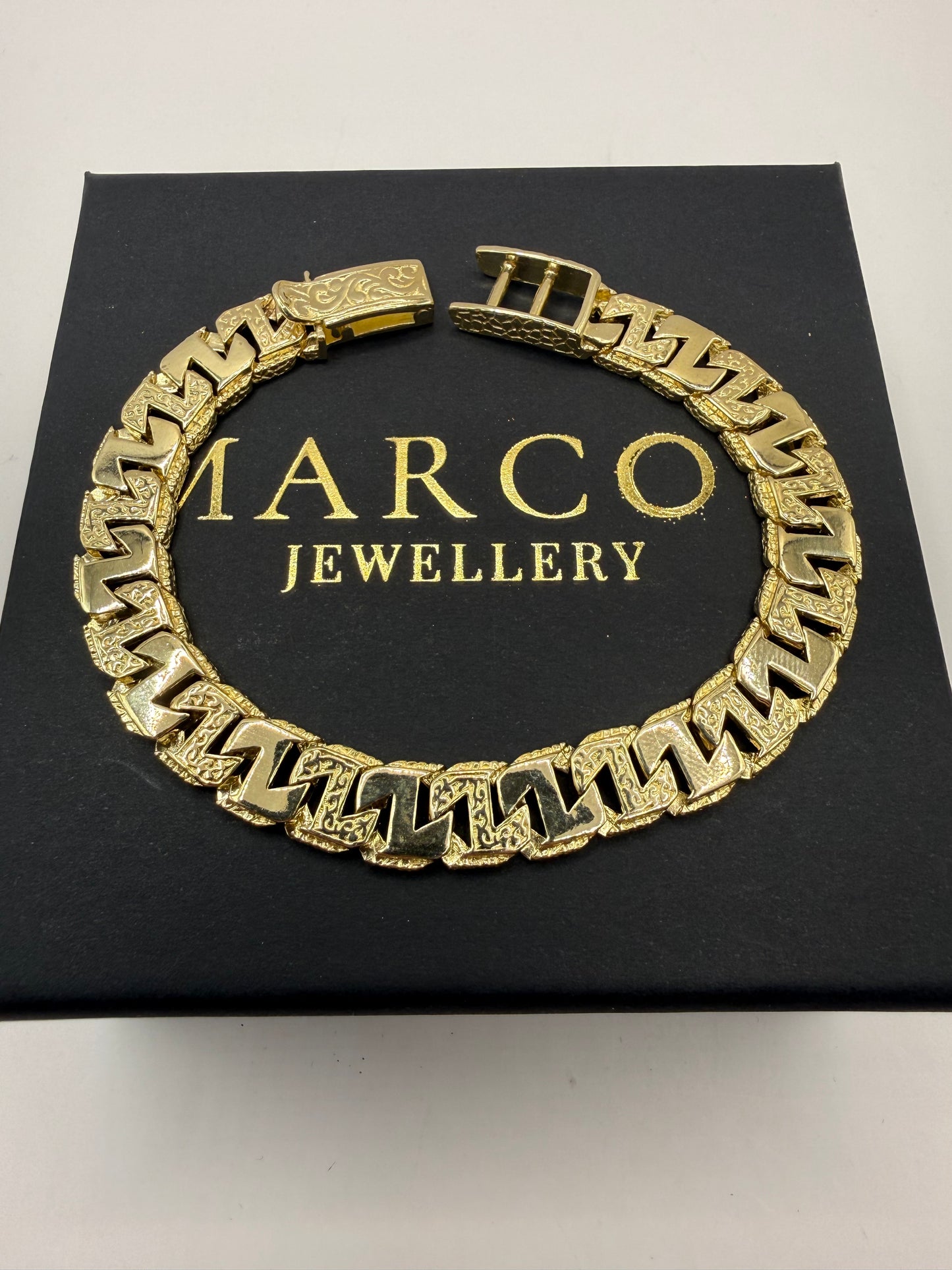 9ct Gold Mariner Link Bracelet 8.5" 10mm 28.61g