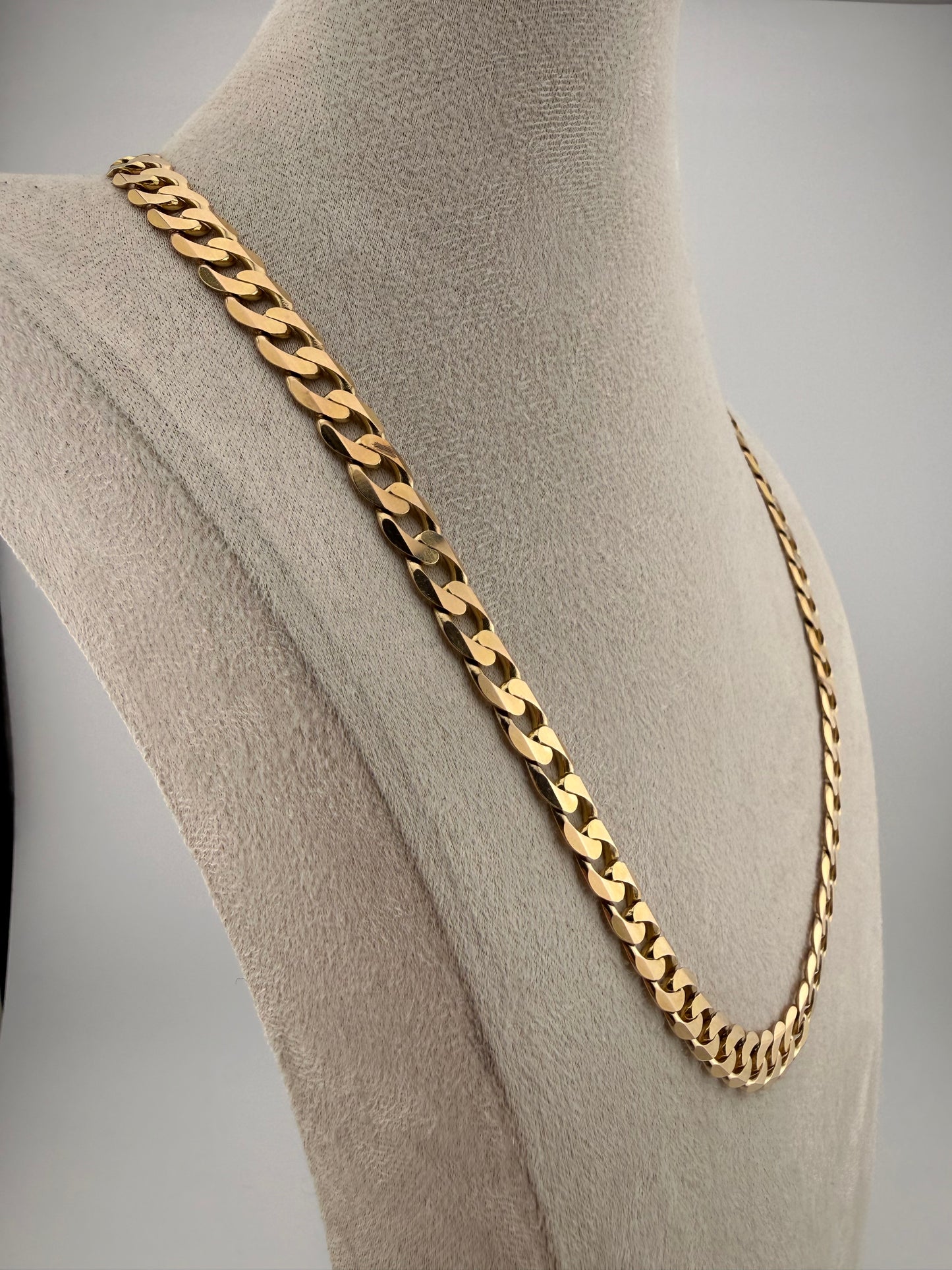 9ct Gold Curb Chain 22" 9/10mm 50.74g