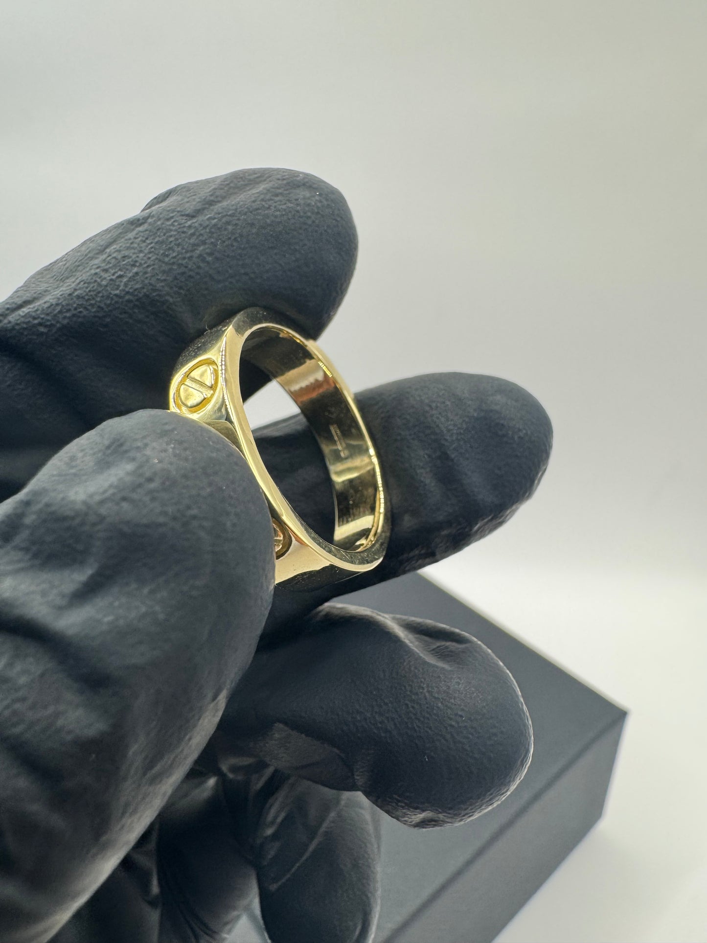 9ct Gold Designer Style Ring Size U 7.1g
