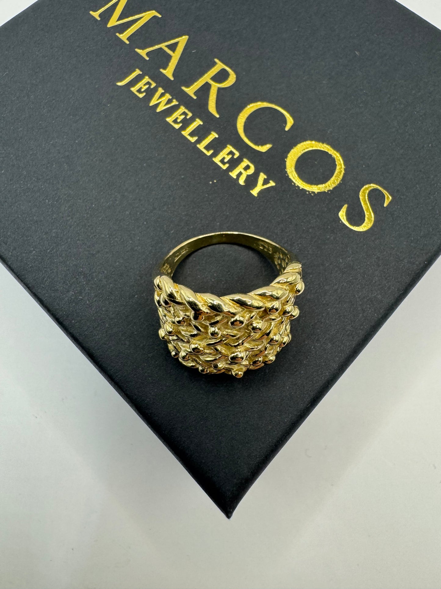 9ct Gold Keeper Ring Size S 11.28g
