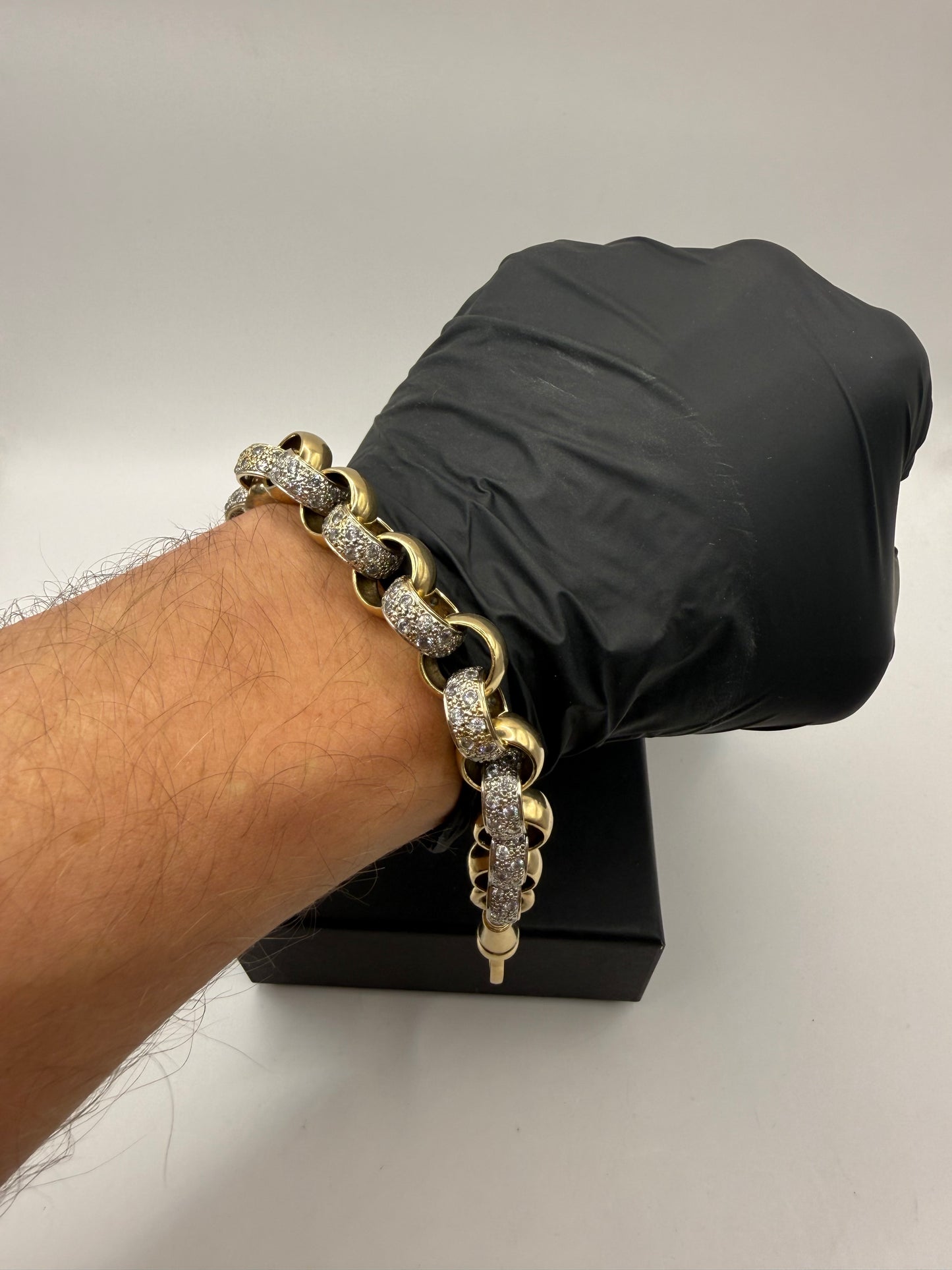 9ct Gold CZ Belcher Bracelet 9.5" 14mm 61.11g