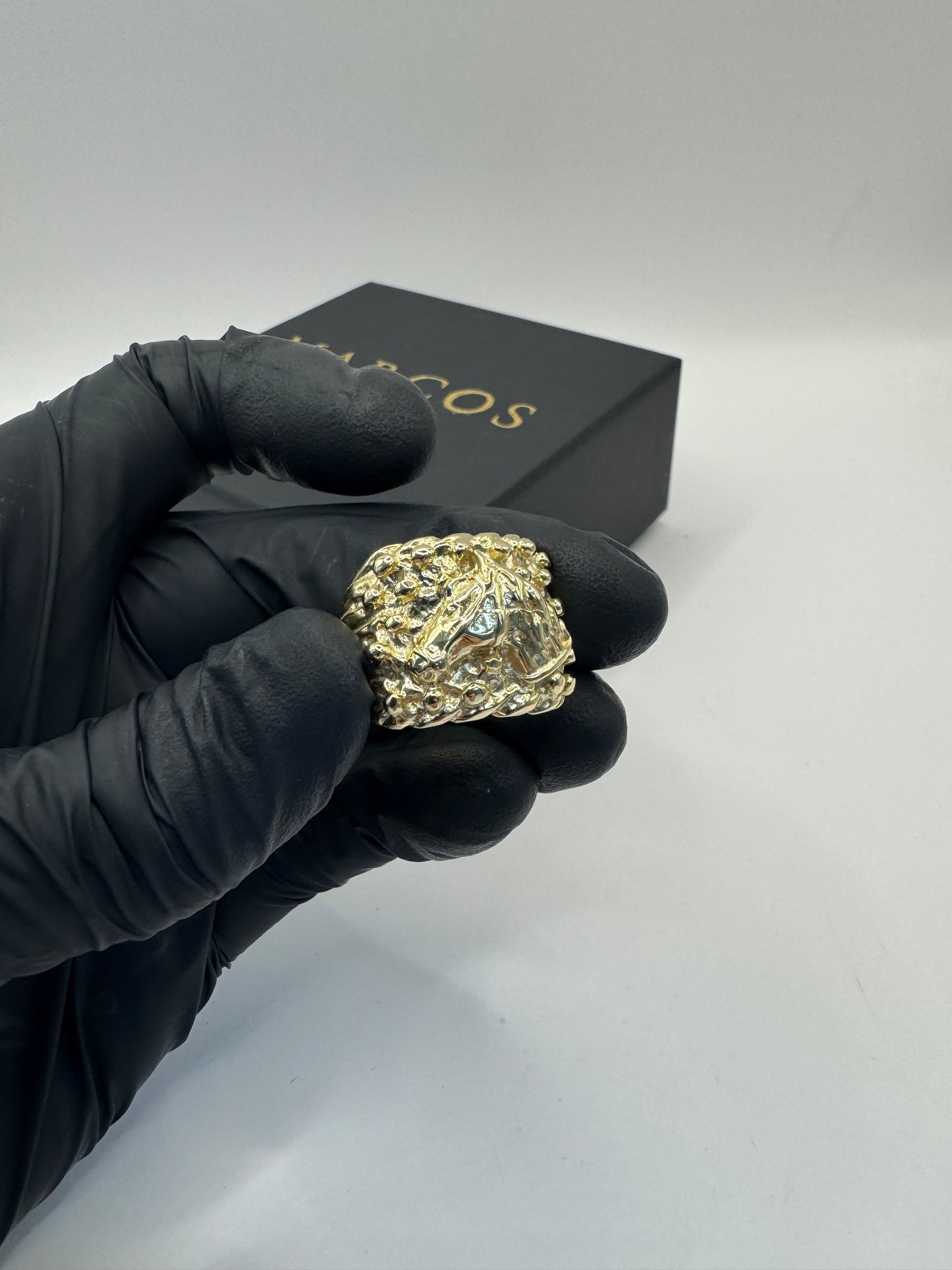 9ct Gold Keeper X Horse Face Ring Size Y 16.45g