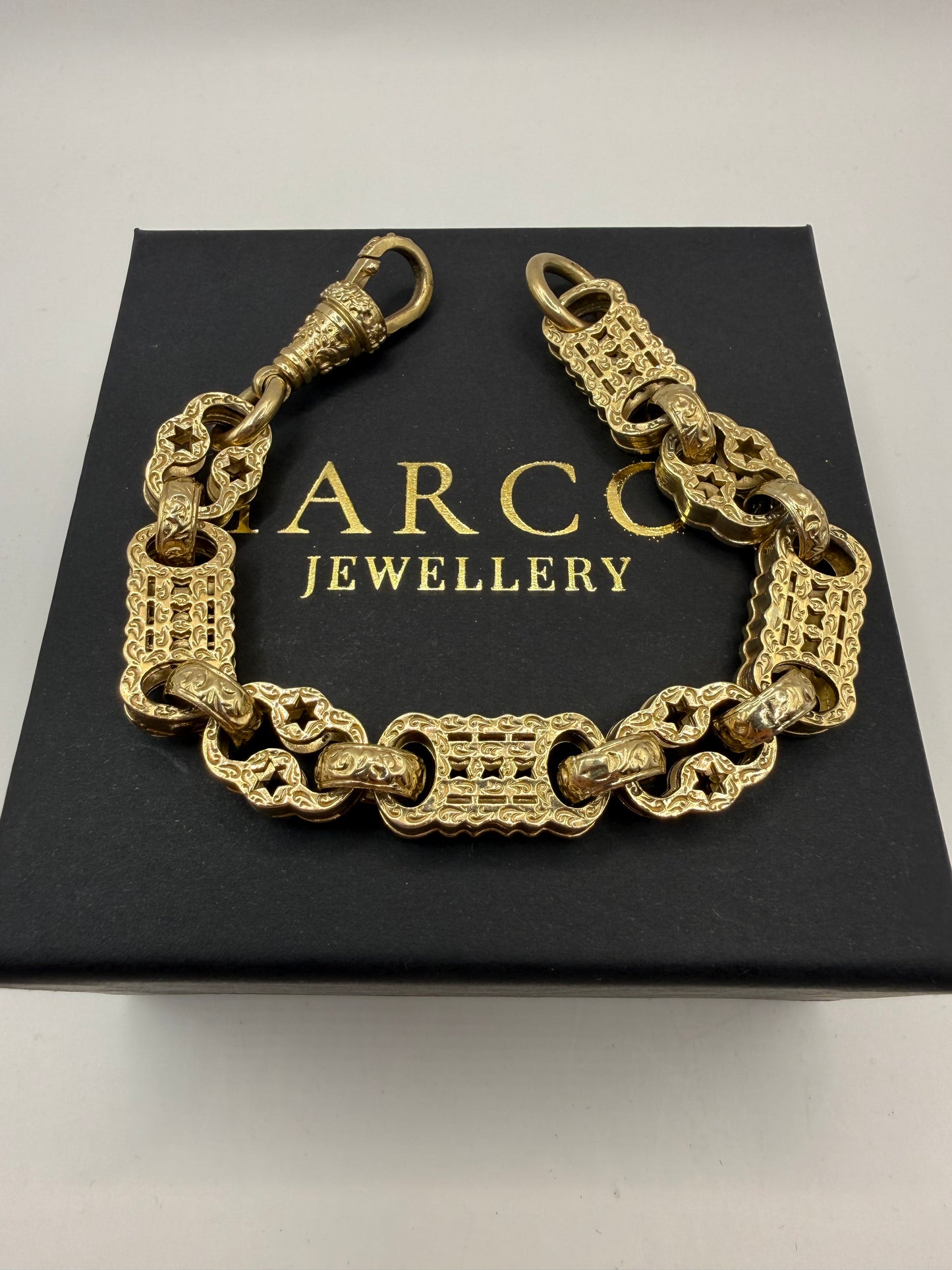 9ct Gold Stars & Bars Bracelet 9" 12mm 52.3g