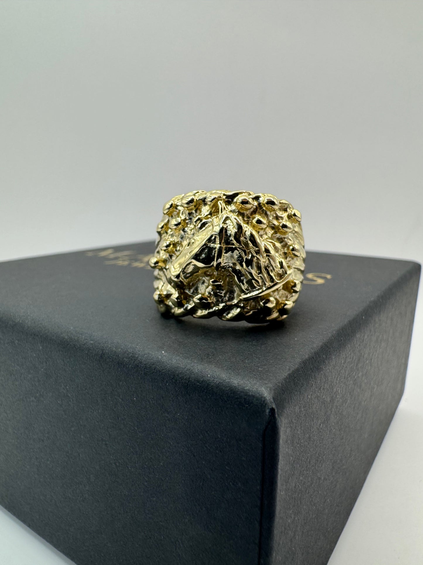 9ct Gold Keeper X Horse Face Ring Size Y 16.45g