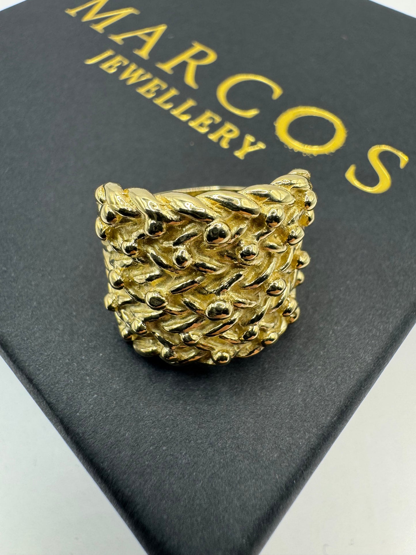 9ct Gold Keeper Ring Size S 11.28g