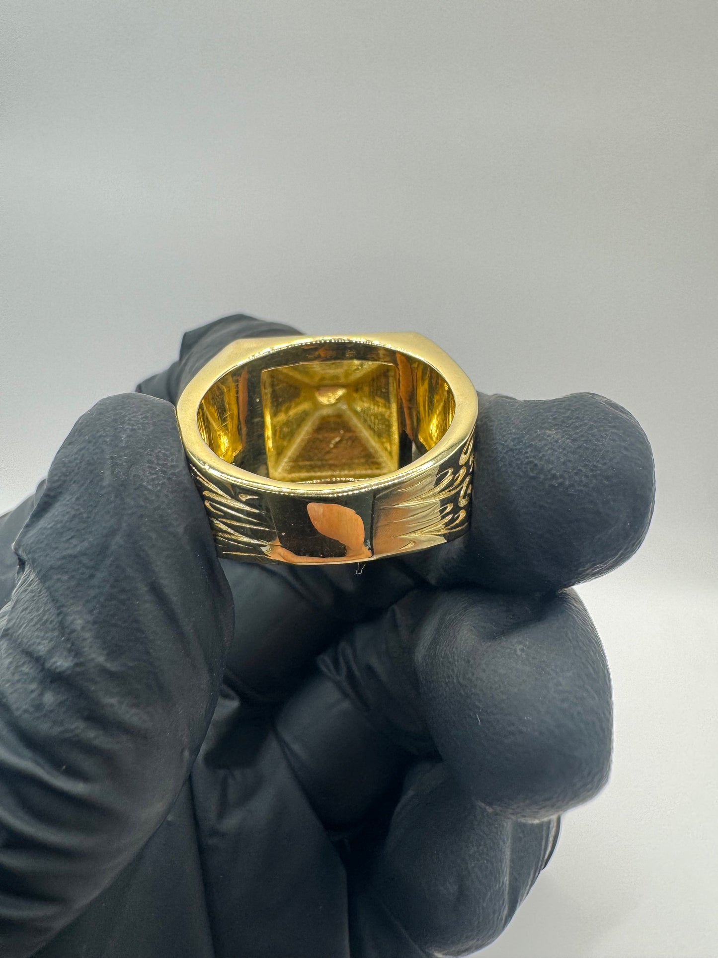 9ct Gold Pyramid Ring Size W-X 23.57g