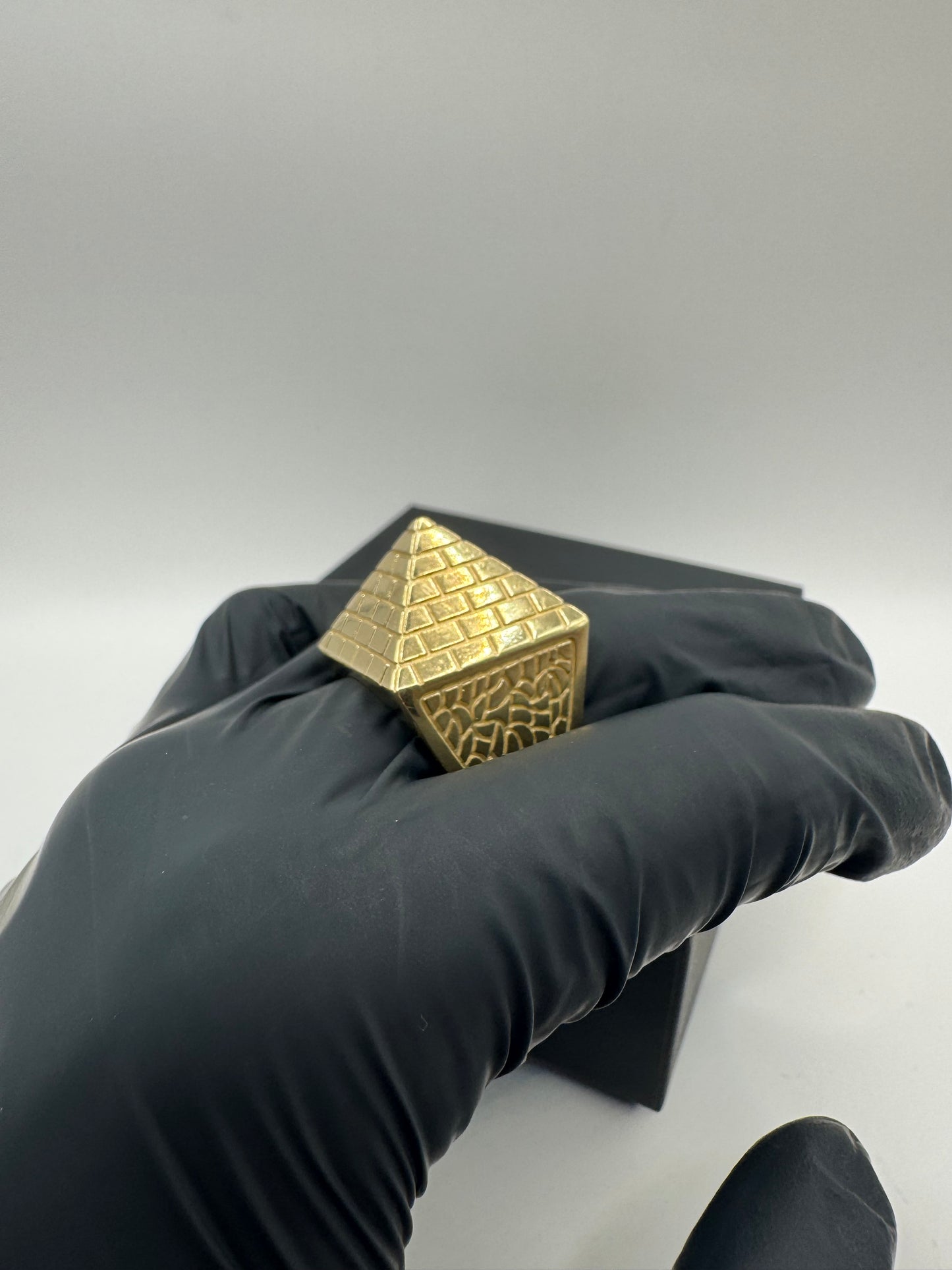 9ct Gold Pyramid Ring Size X-Y 26.45g