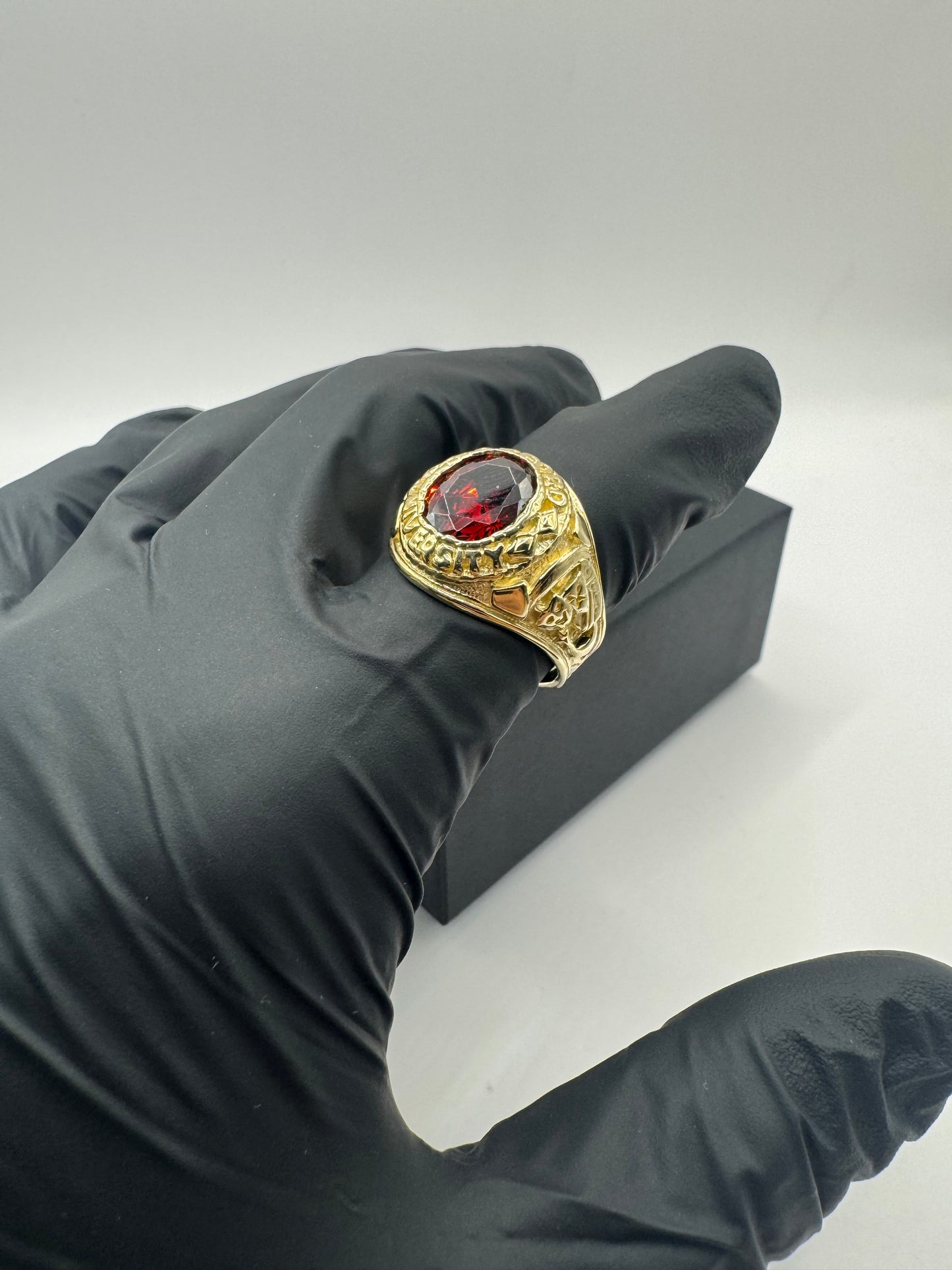 9ct Gold College Ring in Red Size X 11.85g