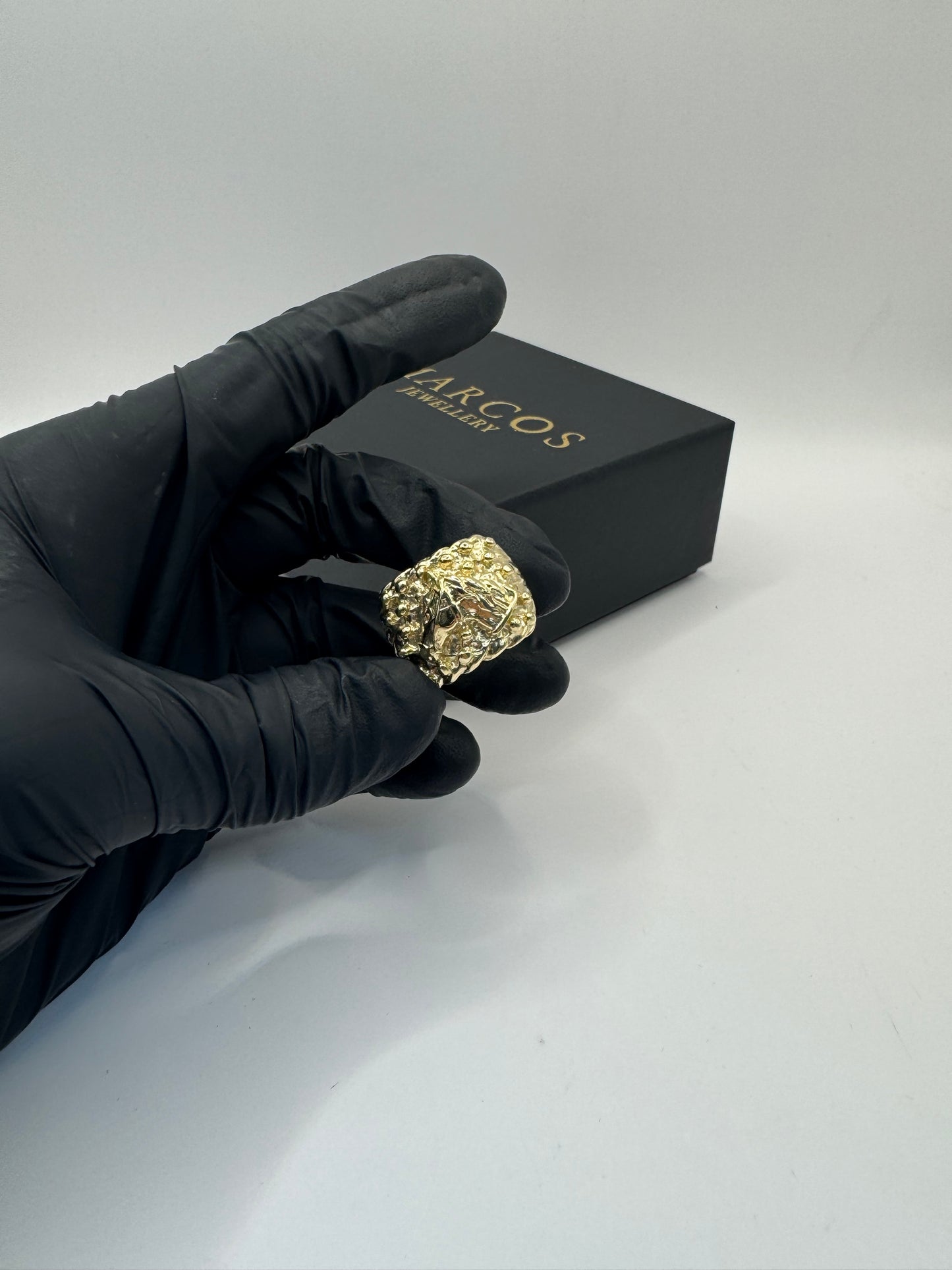 9ct Gold Keeper X Horse Face Ring Size Y 16g