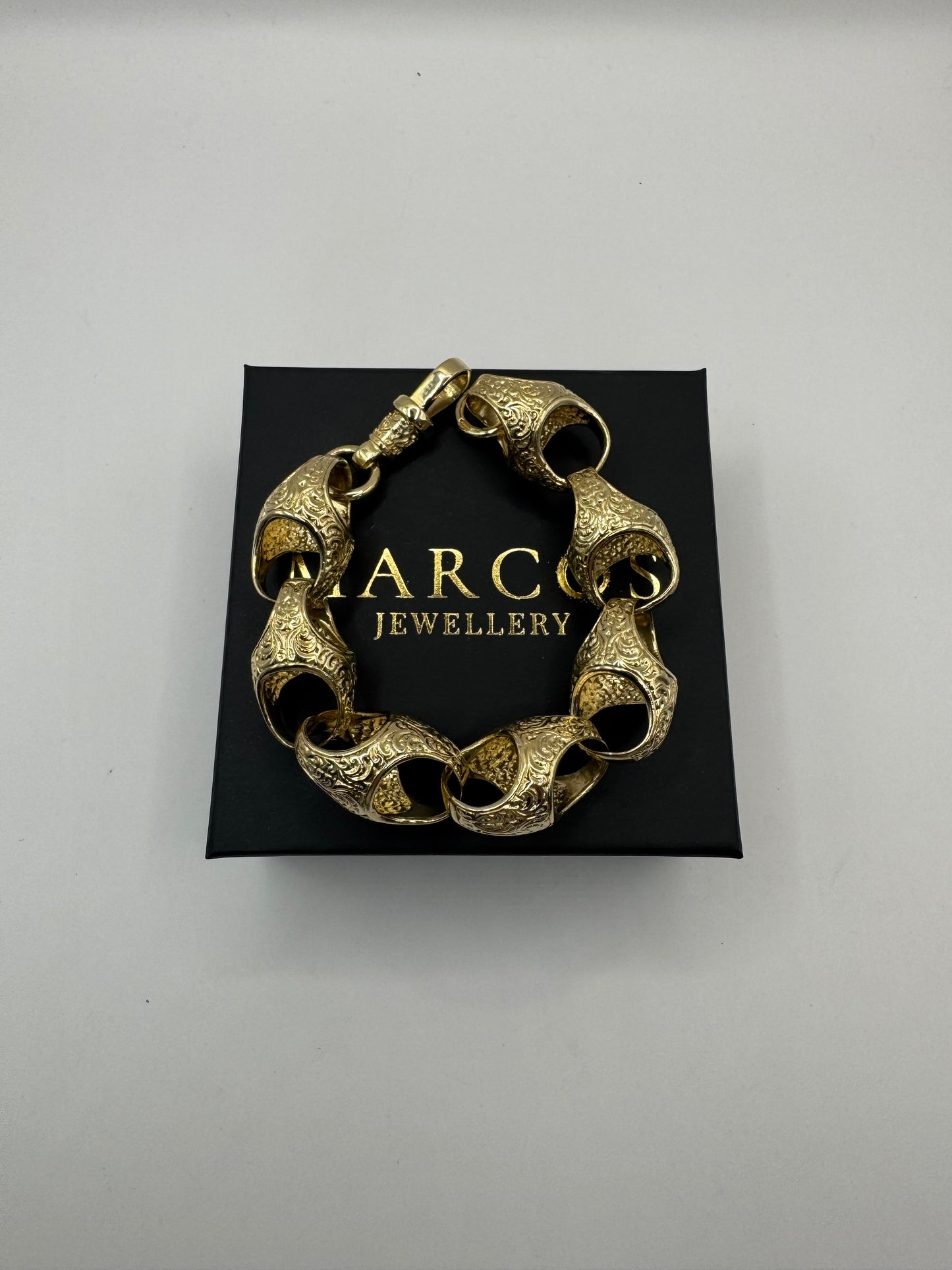 9ct Gold XL Acorn Bracelet 9.75" 19mm 94.48g