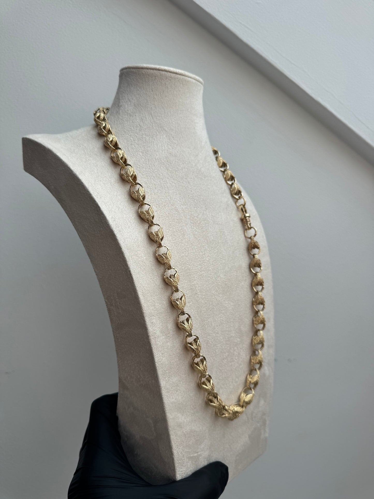 9ct Gold Tulip Chain 27.1" 11mm 94.14g