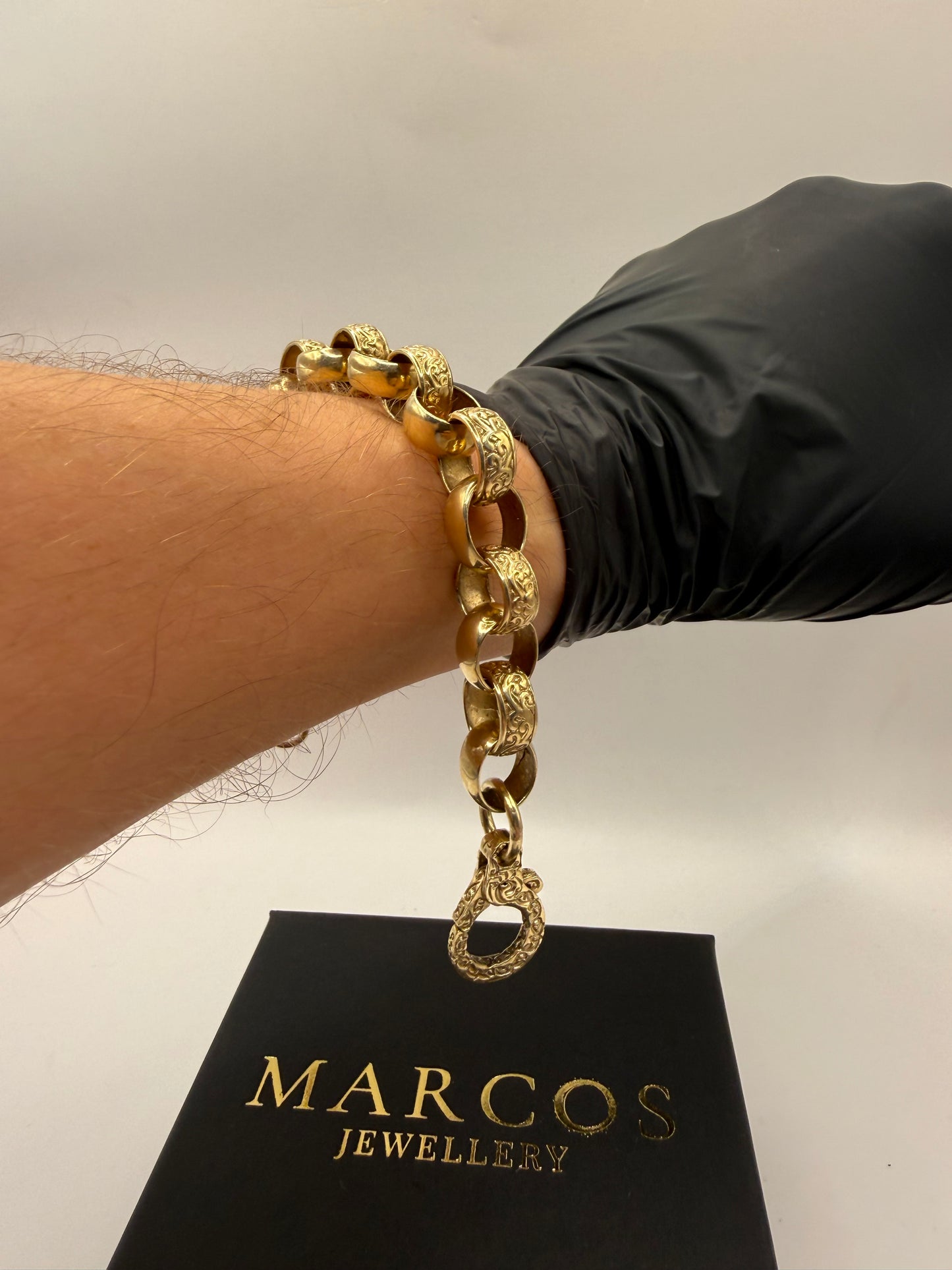 9ct Gold Oval Belcher Bracelet 9” 12-14mm 34g