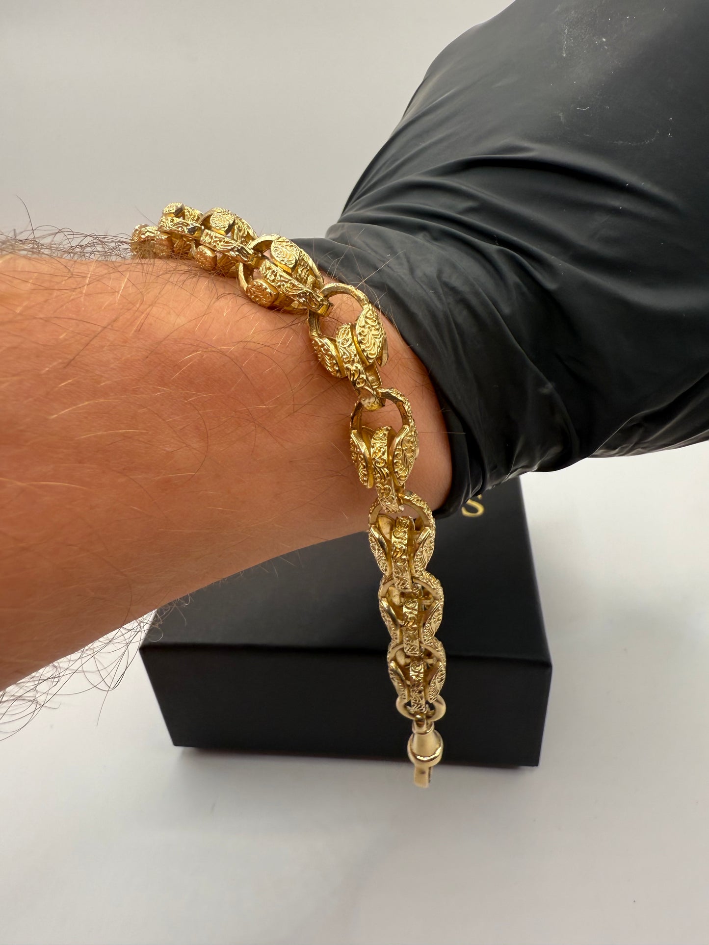 9ct Gold Tulip Bracelet 8" 10mm 28.08g