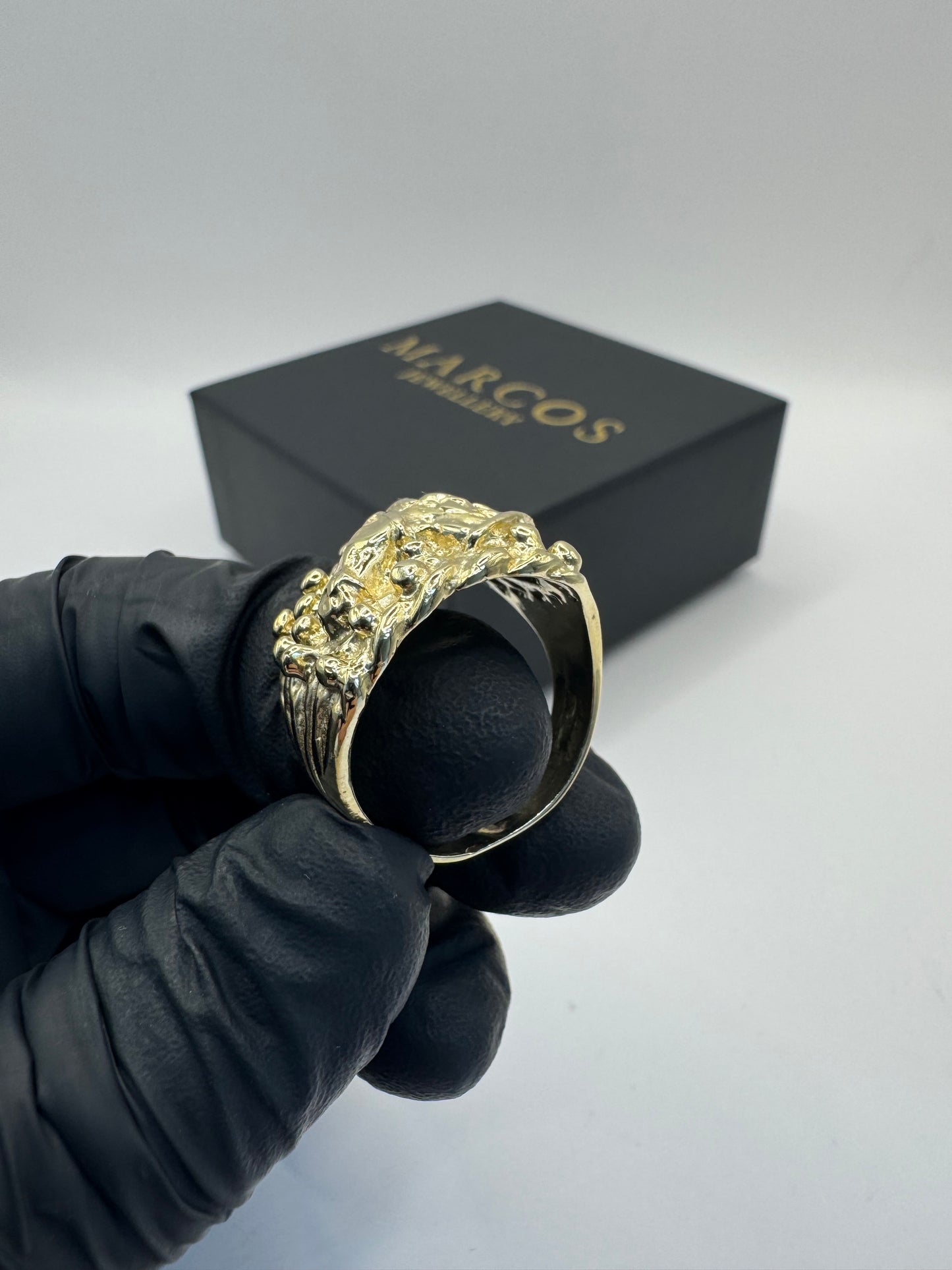 9ct Gold Keeper X Horse Face Ring Size Y 16g