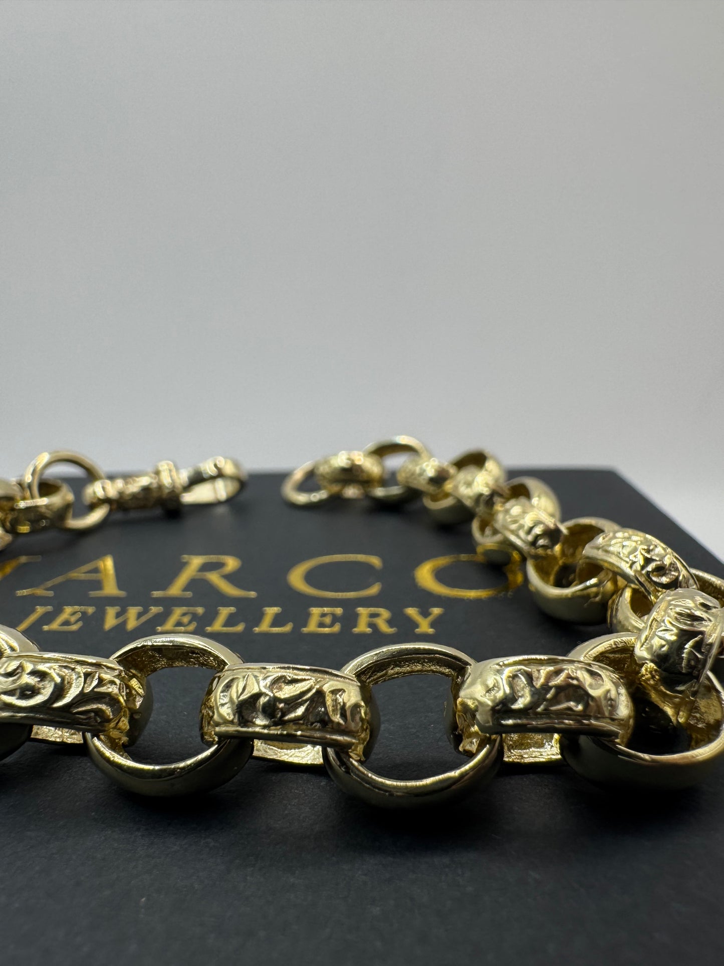 9ct Gold Oval Belcher Bracelet 9.1" 10mm 25g