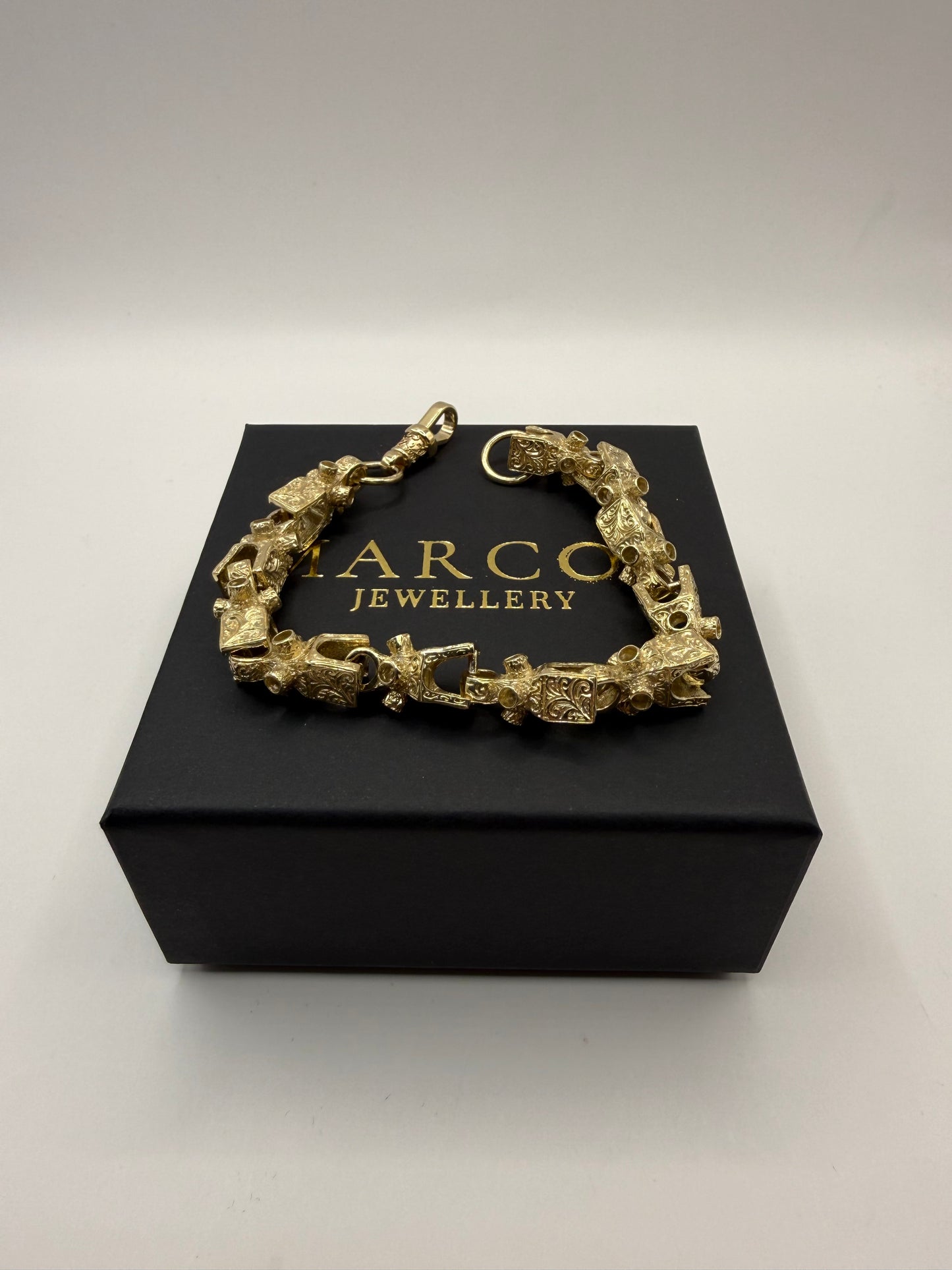 9ct Gold Lego Bracelet 9.5" 12mm 46g