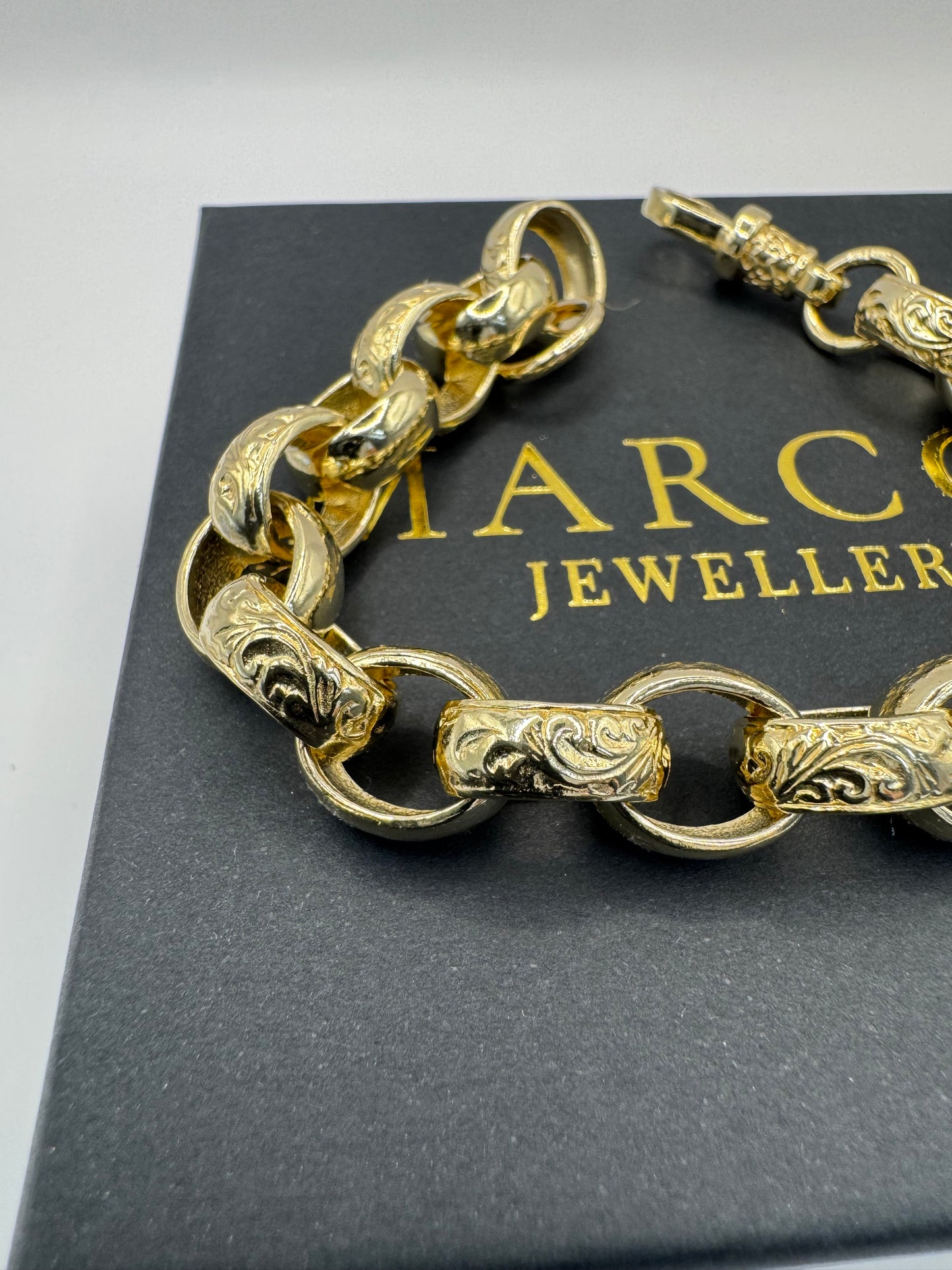 9ct Gold Oval Belcher Bracelet 9.25” 12-14mm 49.38g