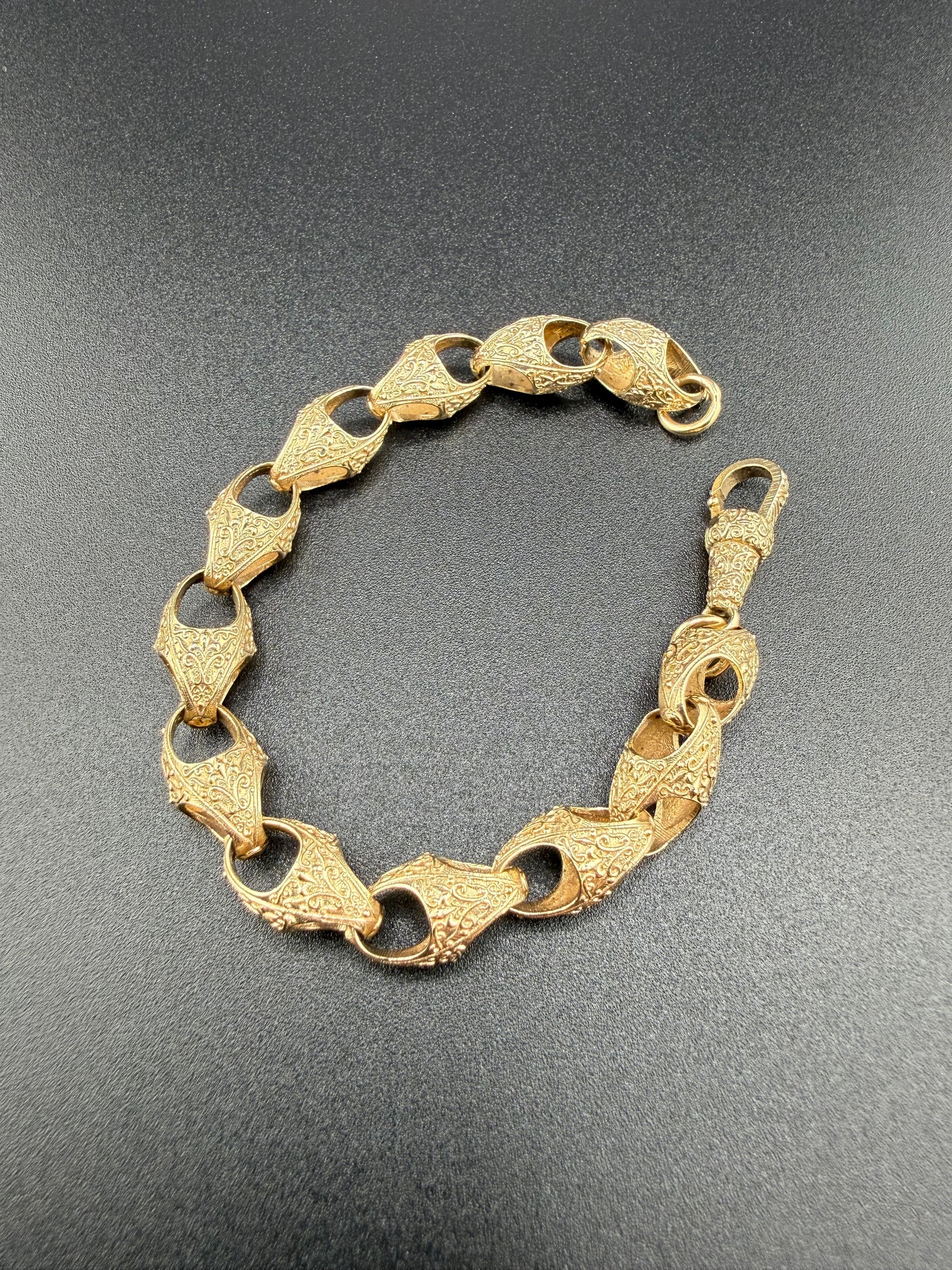 9ct Gold Acorn Bracelet 7" 8mm 12.49g