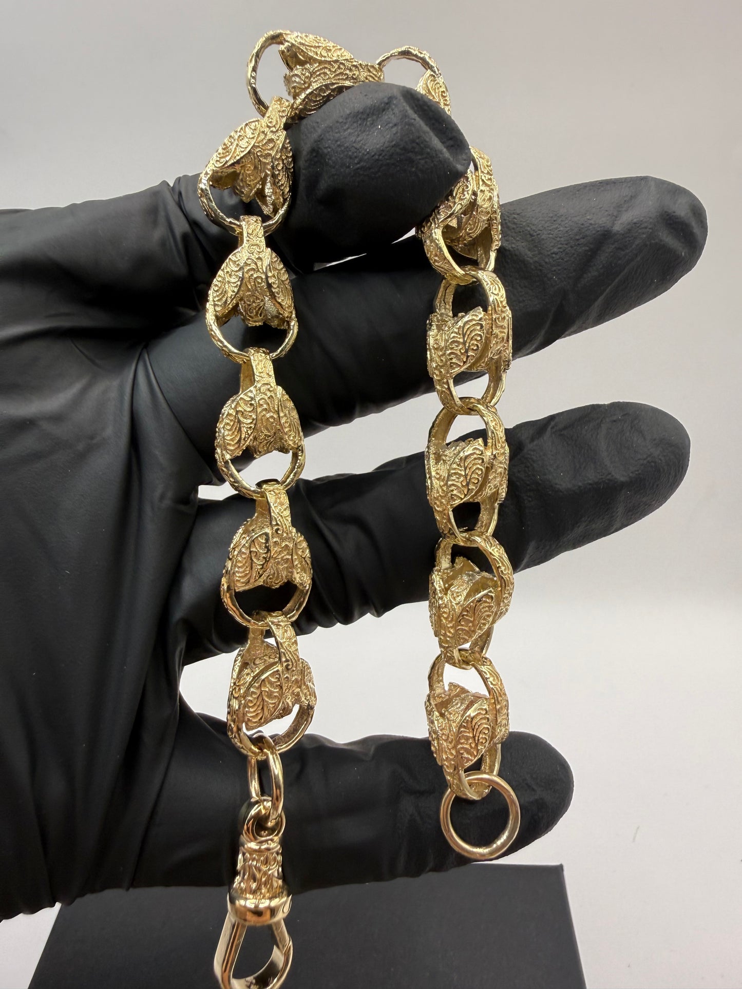 9ct Gold Tulip Bracelet 9" 11mm 34.4g