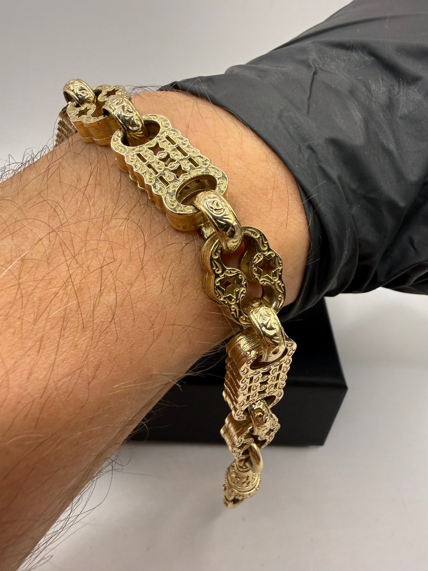 9ct Gold Stars & Bars Bracelet 9" 12mm 52.3g