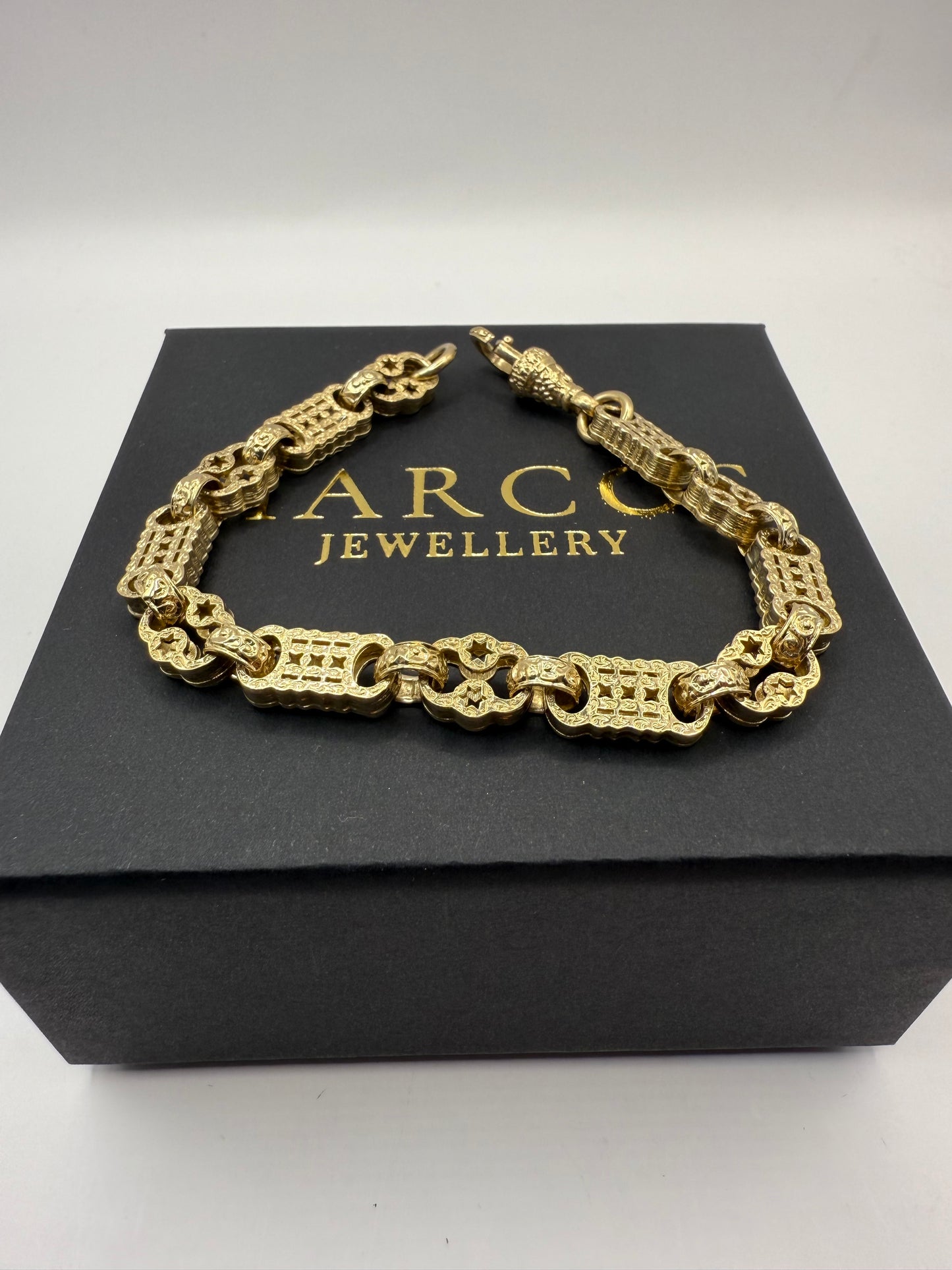 9ct Gold Stars Bars Bracelet 9.25" 9mm 28.2g