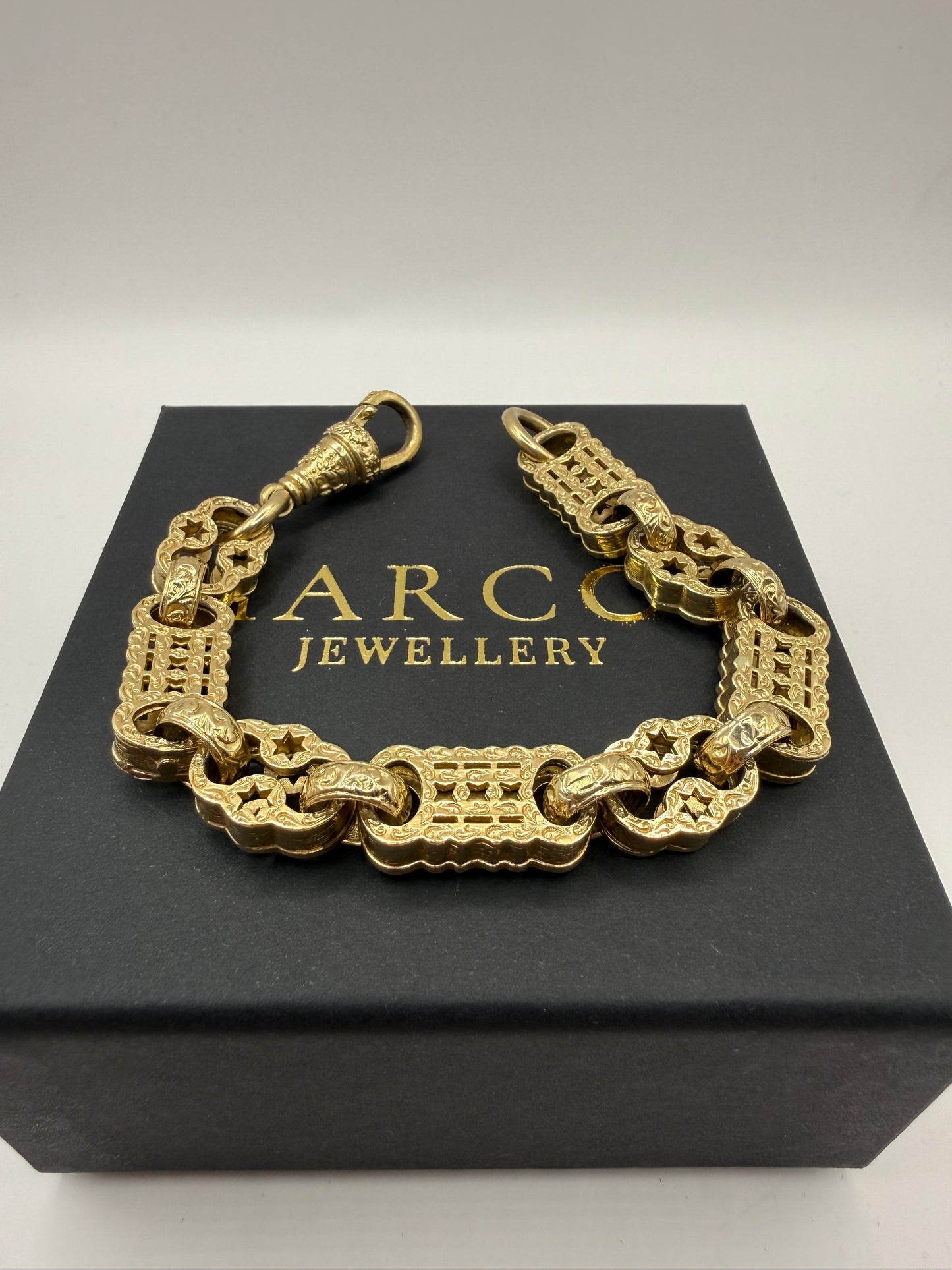 9ct Gold Stars & Bars Bracelet 9" 12mm 52.3g