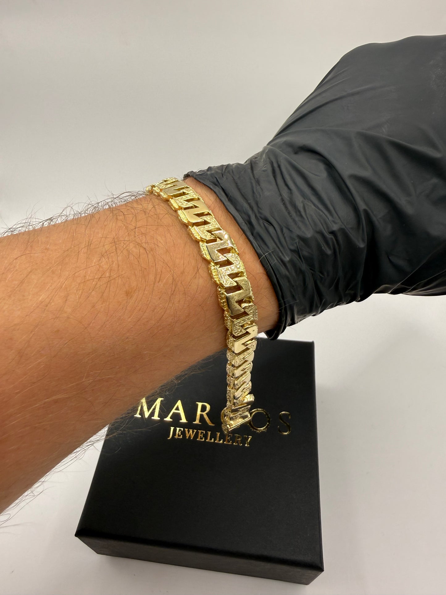 9ct Gold Mariner Link Bracelet 8.5" 10mm 28.61g