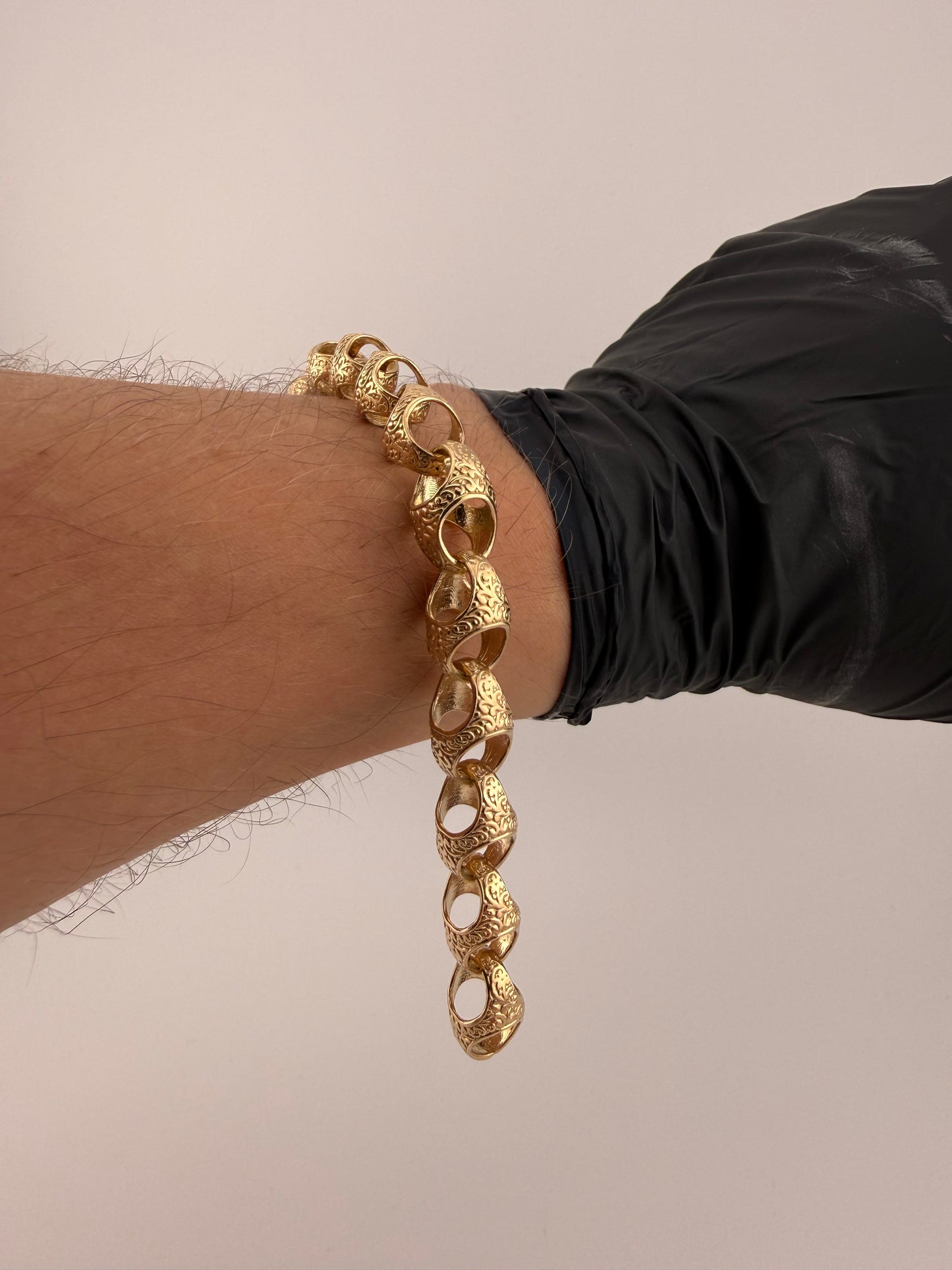 9ct Gold Acorn Bracelet 7.75" 10mm 22.38g