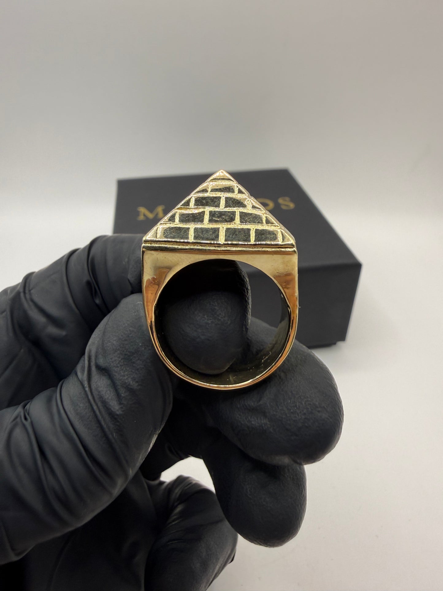 9ct Gold Pyramid Ring Size W 23.93g