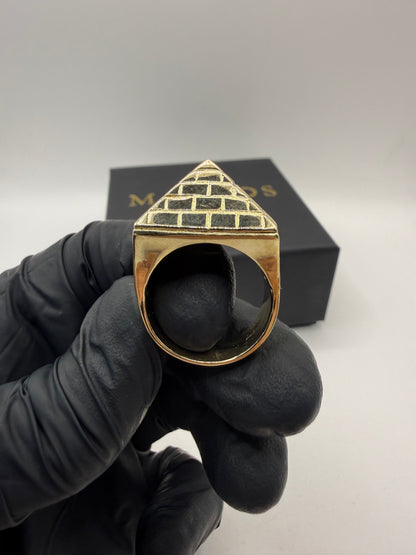 9ct Gold Pyramid Ring Size W 23.93g