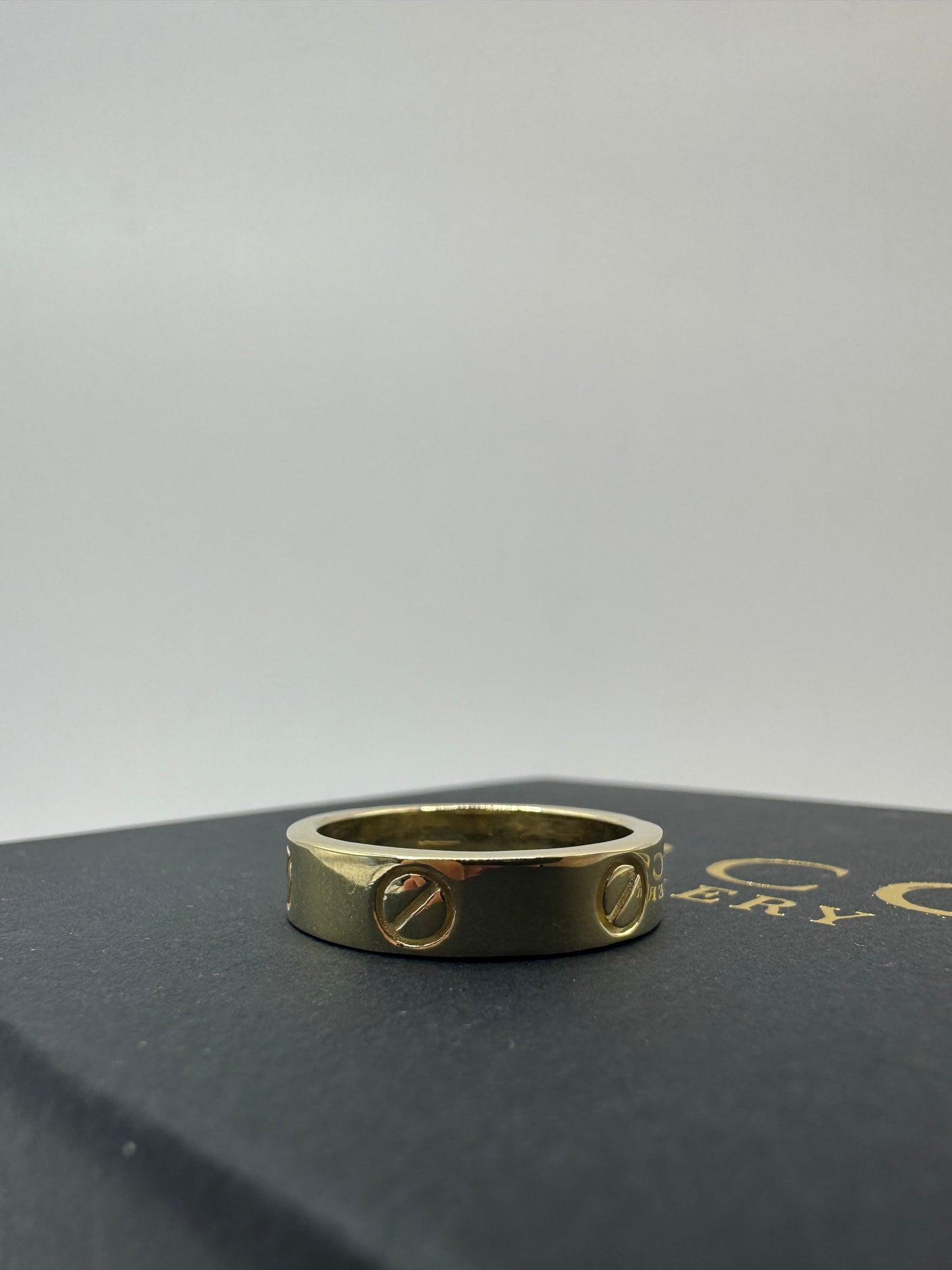 9ct Gold Designer Style Ring Size U 7.1g
