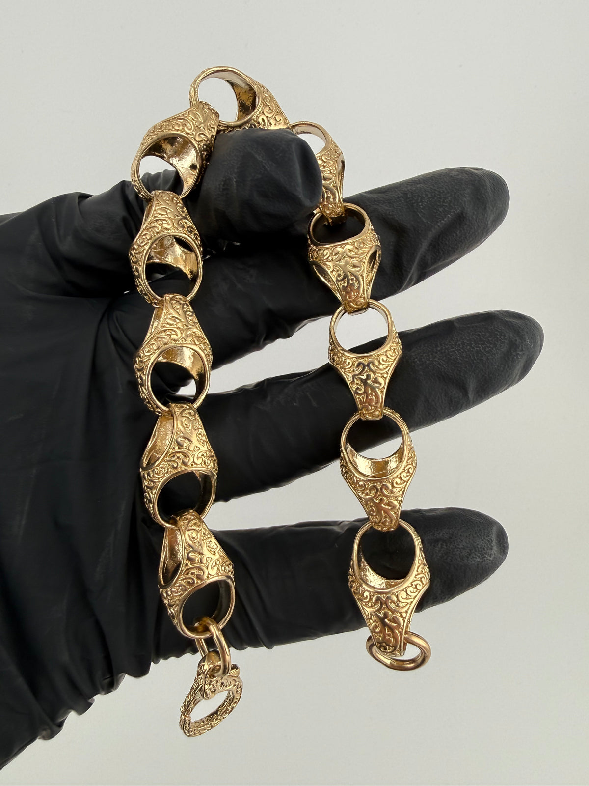 9ct Gold Acorn Bracelet 9.25" 13mm 36.2g