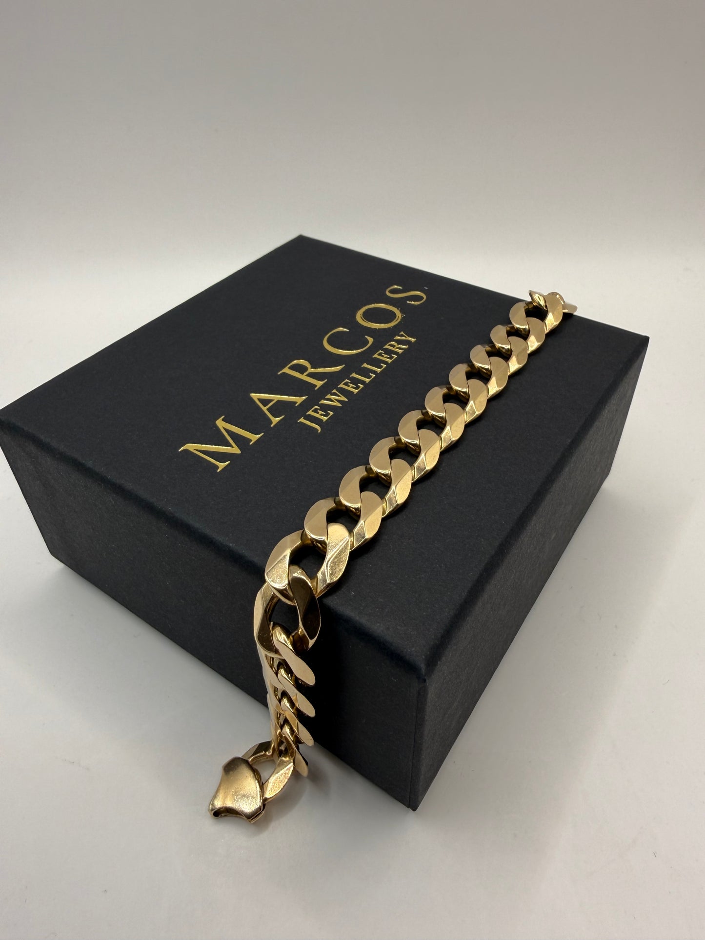 9ct Gold Curb Bracelet 9" 11/12mm 35.48g