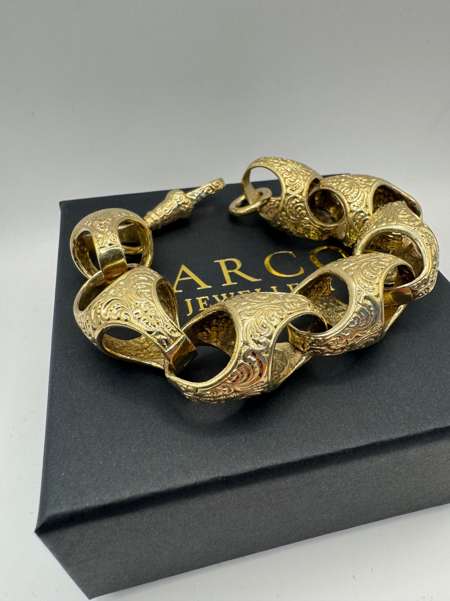 9ct Gold Acorn Bracelet