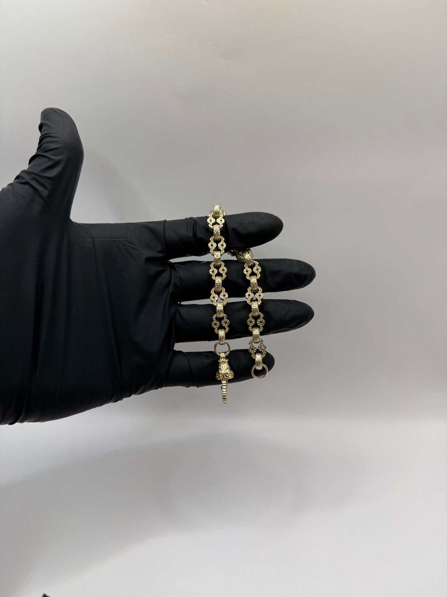 9ct Gold Stars & Belcher Bracelet 8.75" 9mm 26.96g