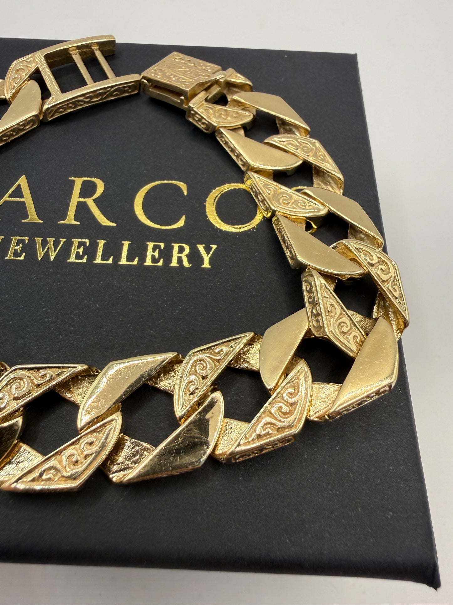 9ct gold chaps bracelet 9" 12mm 57.9g