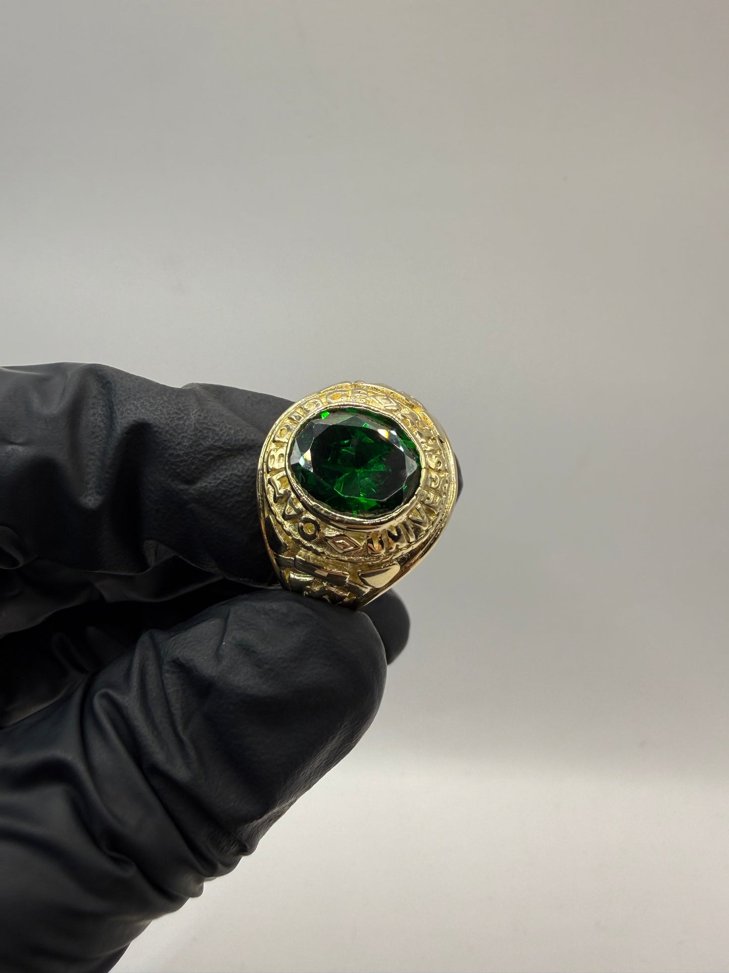 9ct Gold College Ring Size V 13.4g