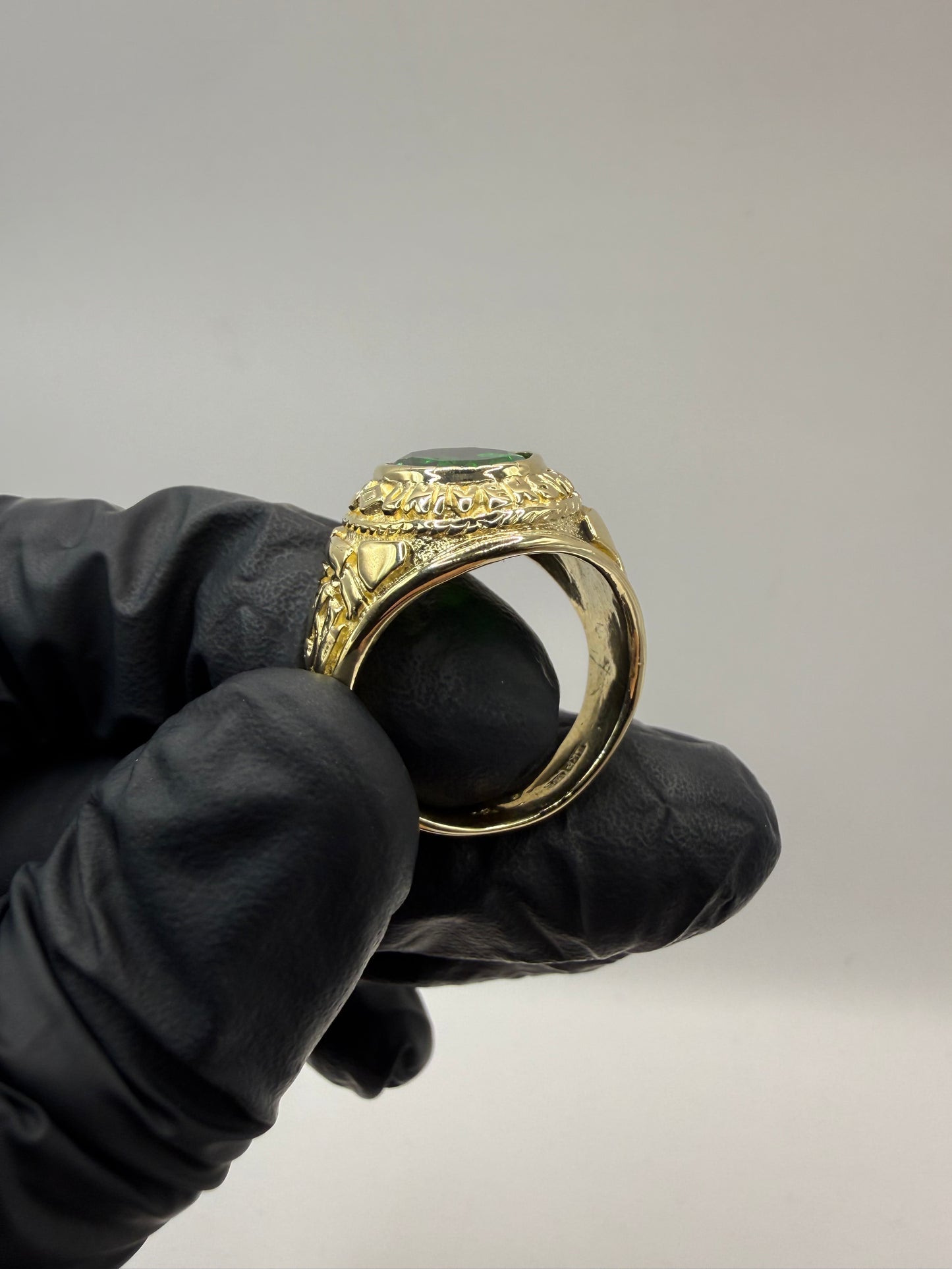 9ct Gold College Ring Size V 13.4g