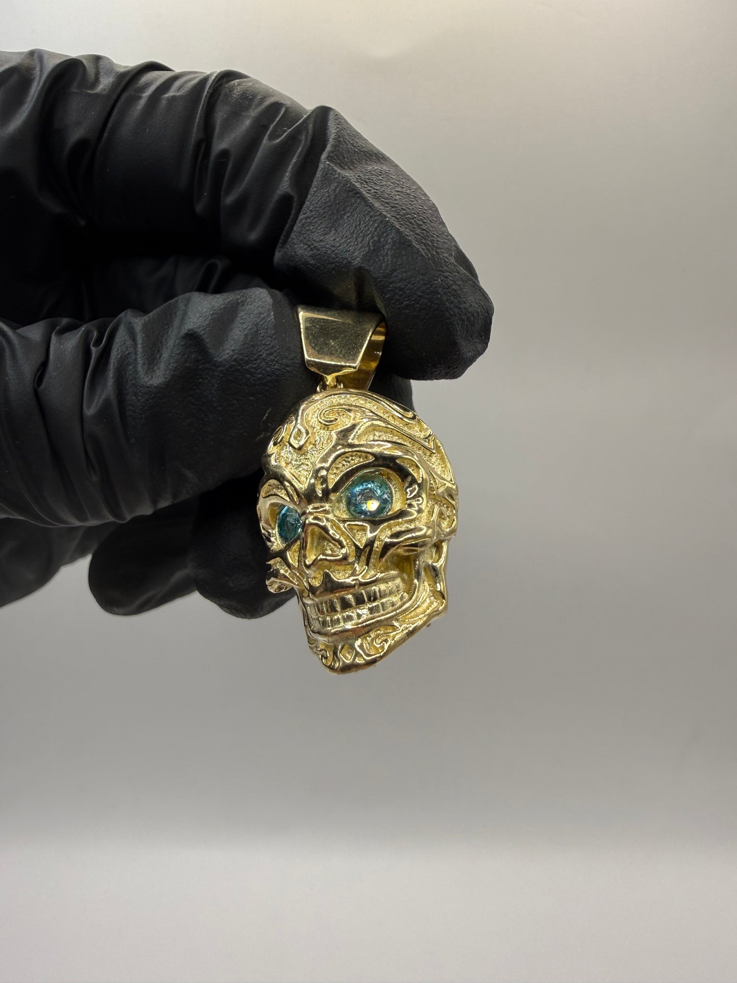 9ct Gold Skull Pendant 1.5" 19mm 6mm bale 7.4g