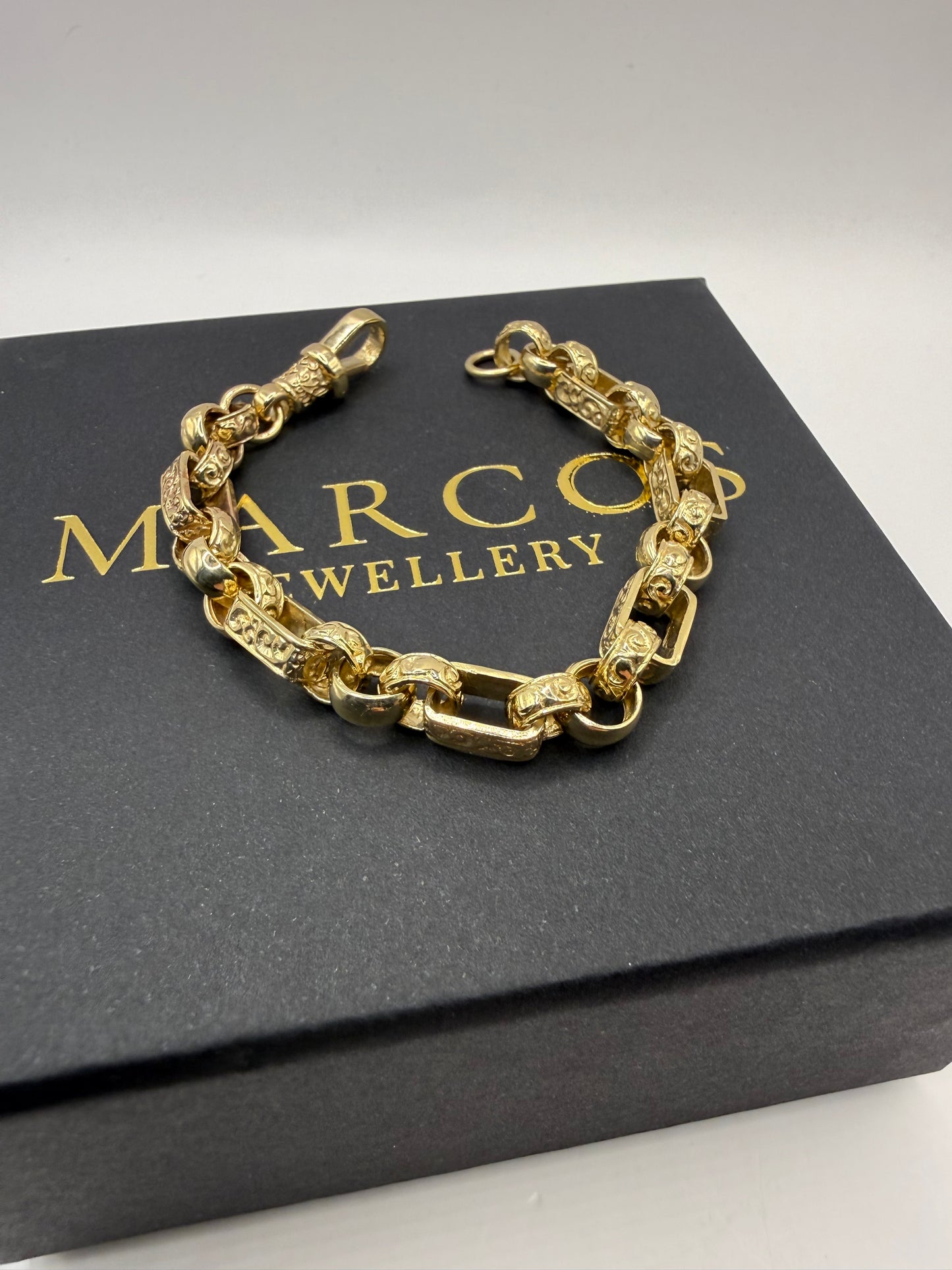 9ct Gold Gypsy Bracelet 6.75" 7.5mm 17.8g